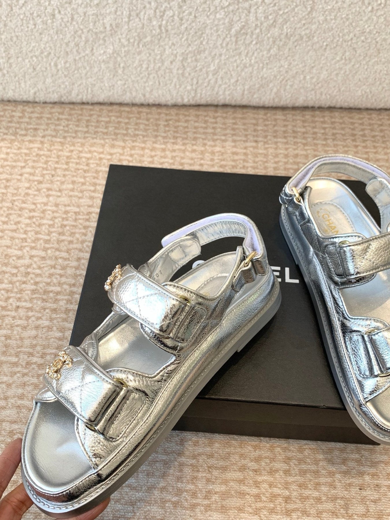 DAD SANDAL IN SILVER SHEEPSKIN