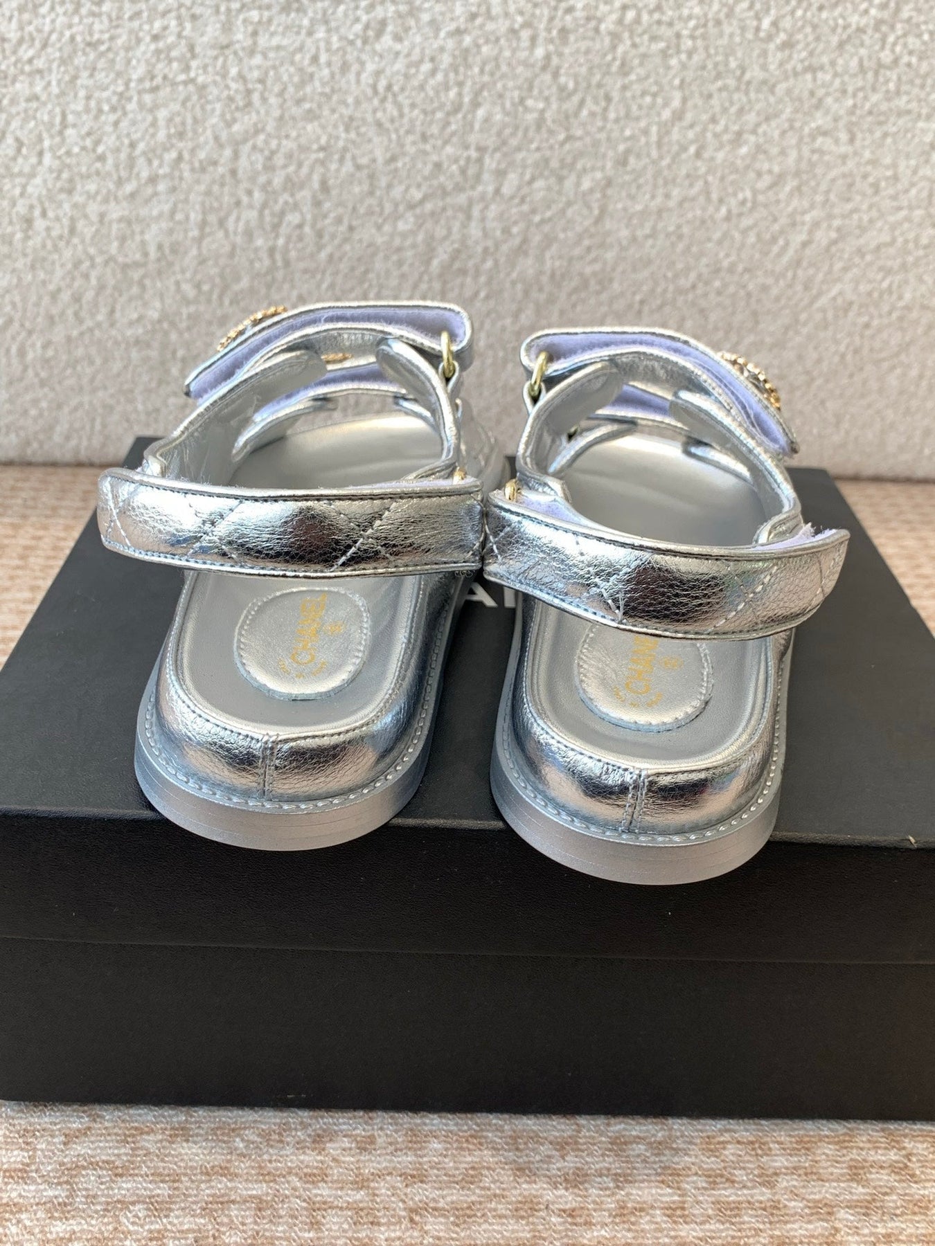 DAD SANDAL IN SILVER SHEEPSKIN