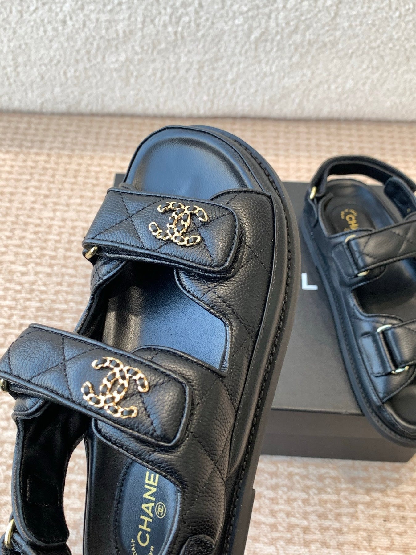 DAD SANDAL IN BLACK SHEEPSKIN