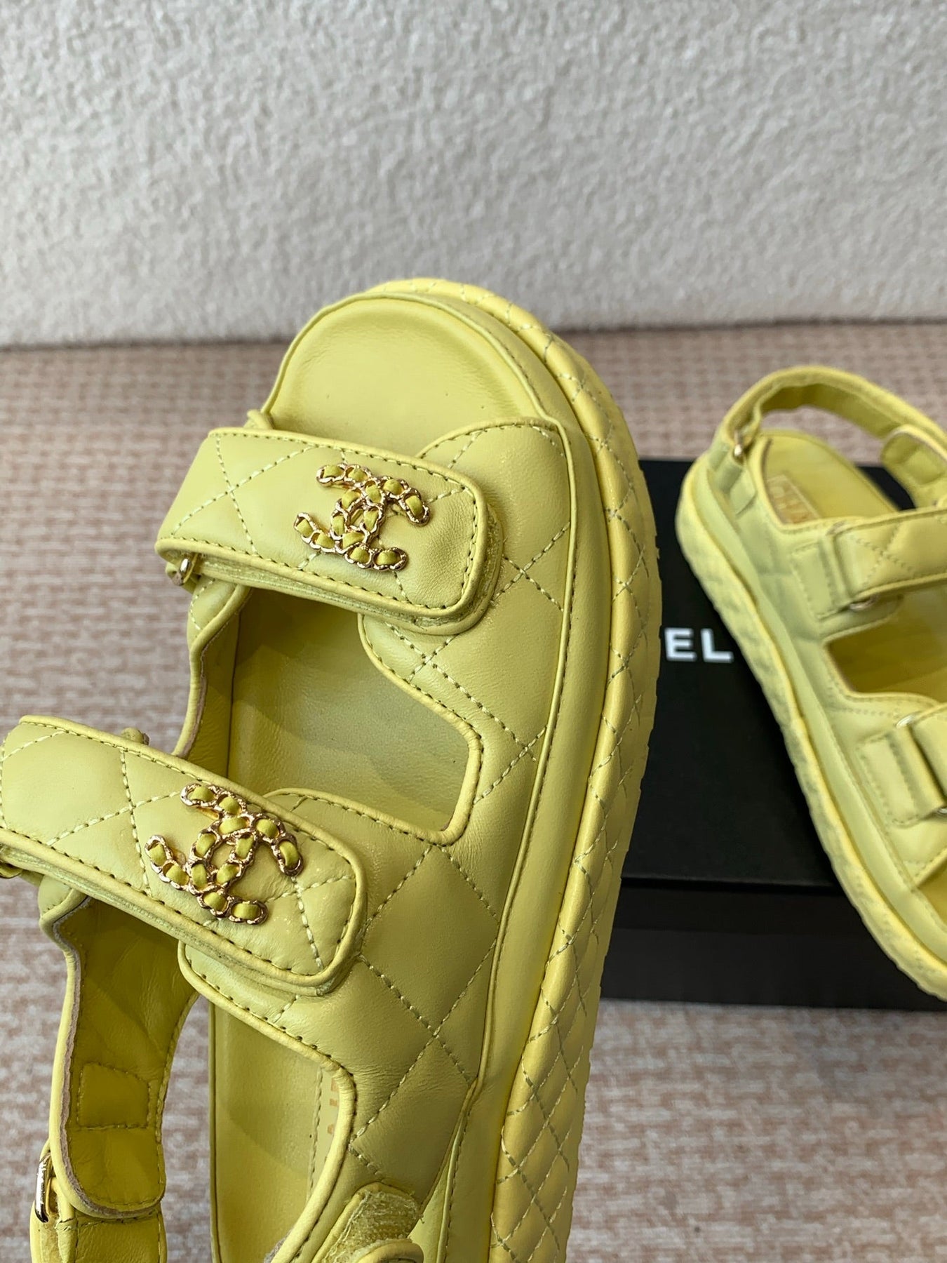 DAD SANDAL IN LEMON YELLOW CALFSKIN