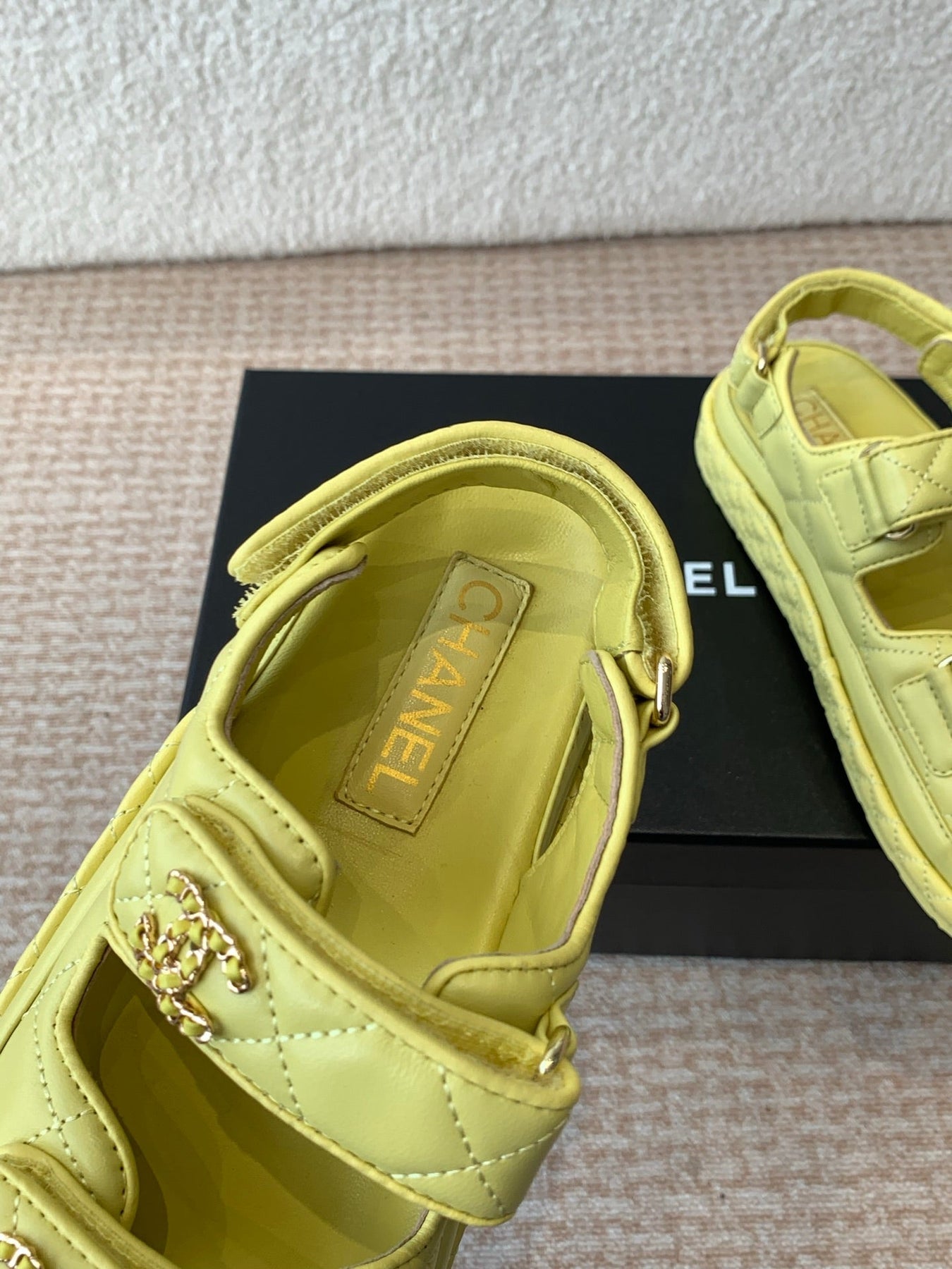 DAD SANDAL IN LEMON YELLOW CALFSKIN