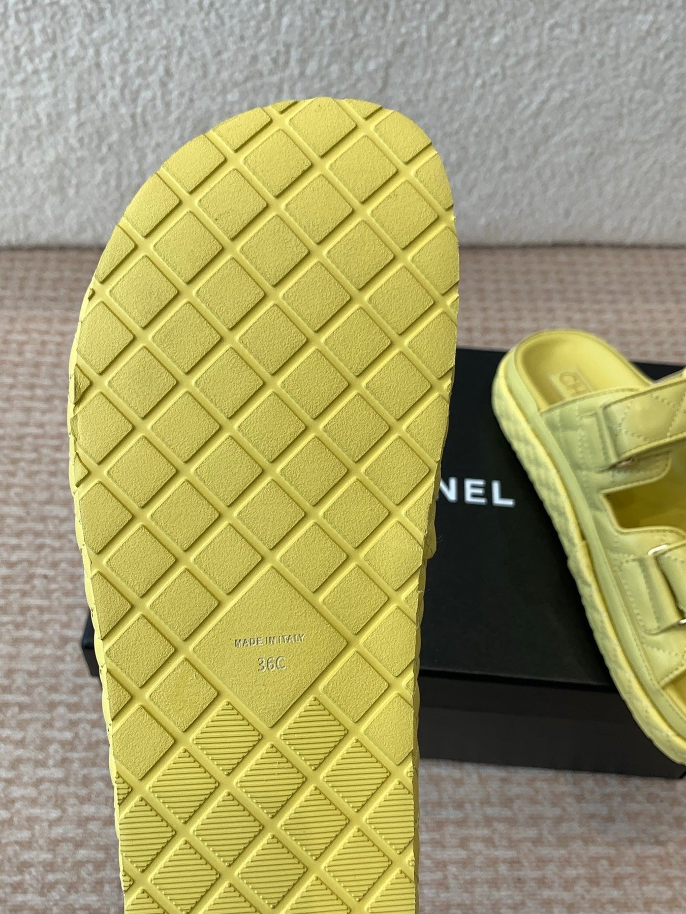 DAD SANDAL IN LEMON YELLOW CALFSKIN MULE
