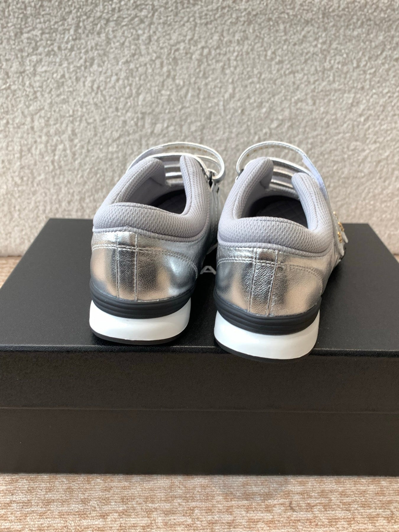 MARY JANE SNEAKERS IN SILVER LAMBSKIN