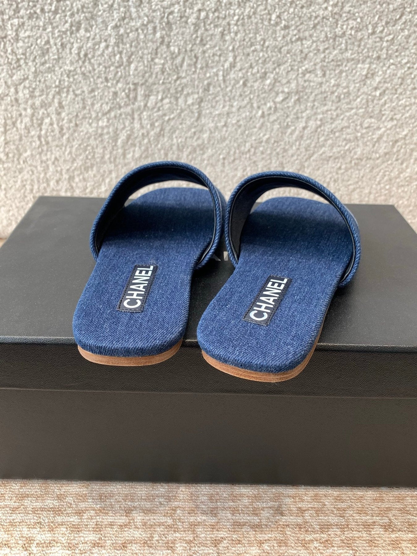 FLAT SLIDE IN NAVY BLUE DENIM WITH WHITE LOGO