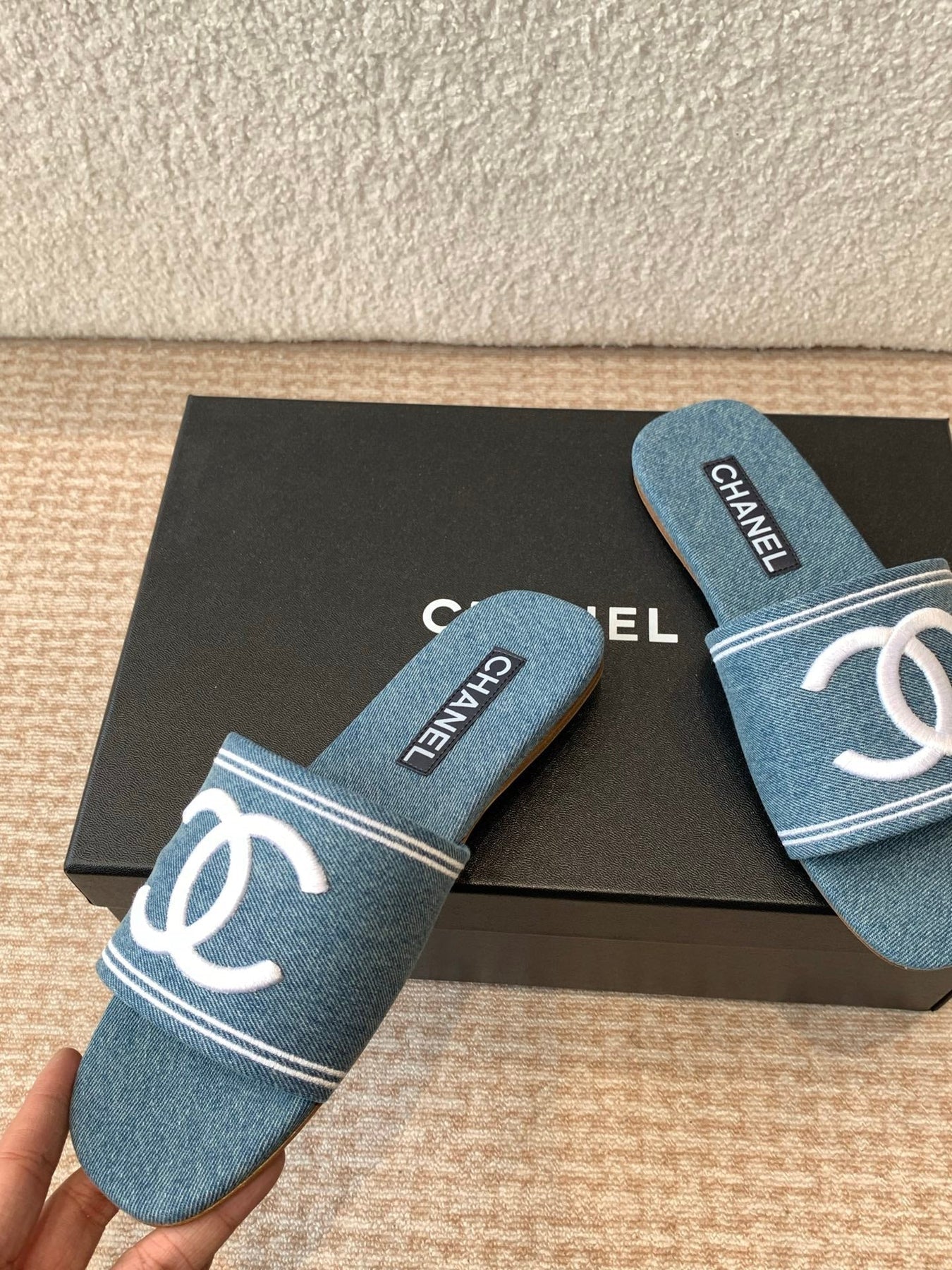 FLAT SLIDE IN AEGEAN BLUE DENIM WITH WHITE LOGO