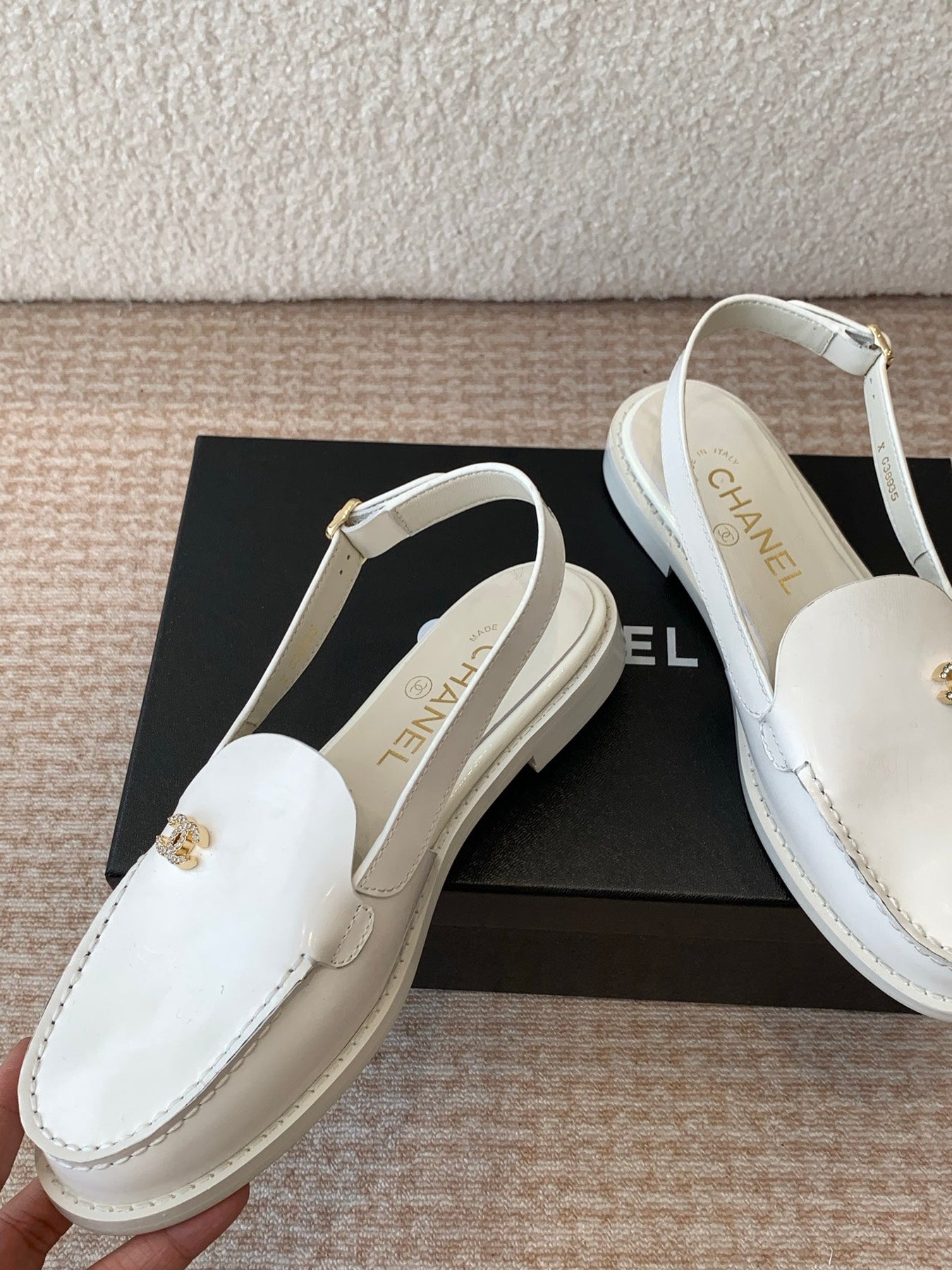 CC MOCCASIN SLINGBACK IN WHITE PATENT CALFSKIN