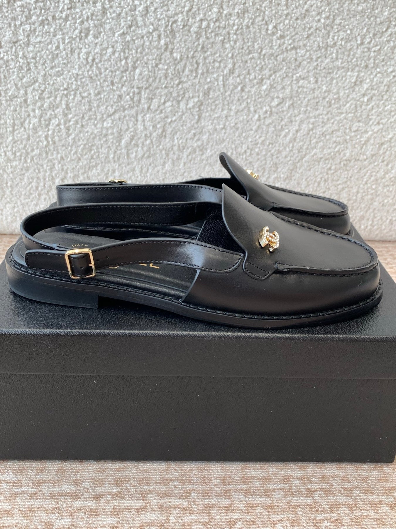 CC MOCCASIN SLINGBACK IN BLACK CALFSKIN