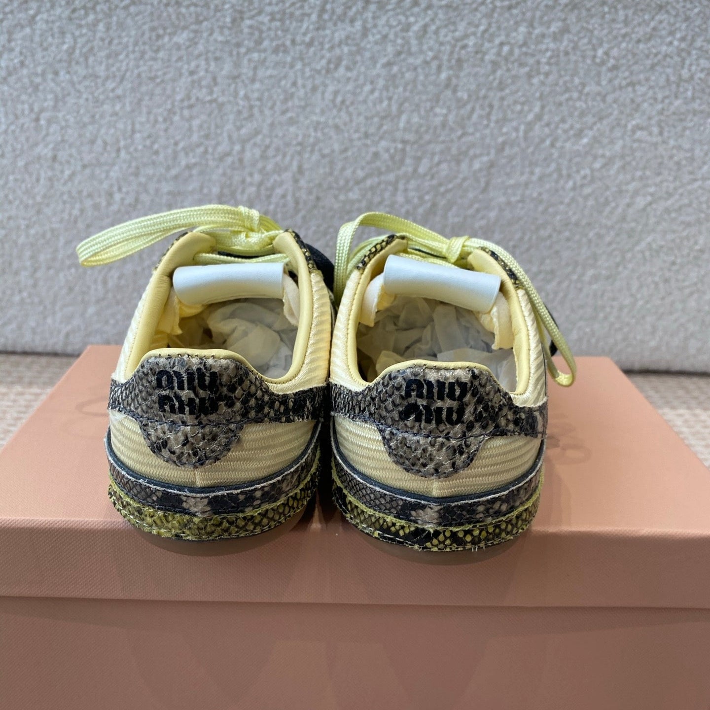 GYMNASIUM SNEAKER IN YELLOW FABRIC SNAKE EFFECT CALFSKIN