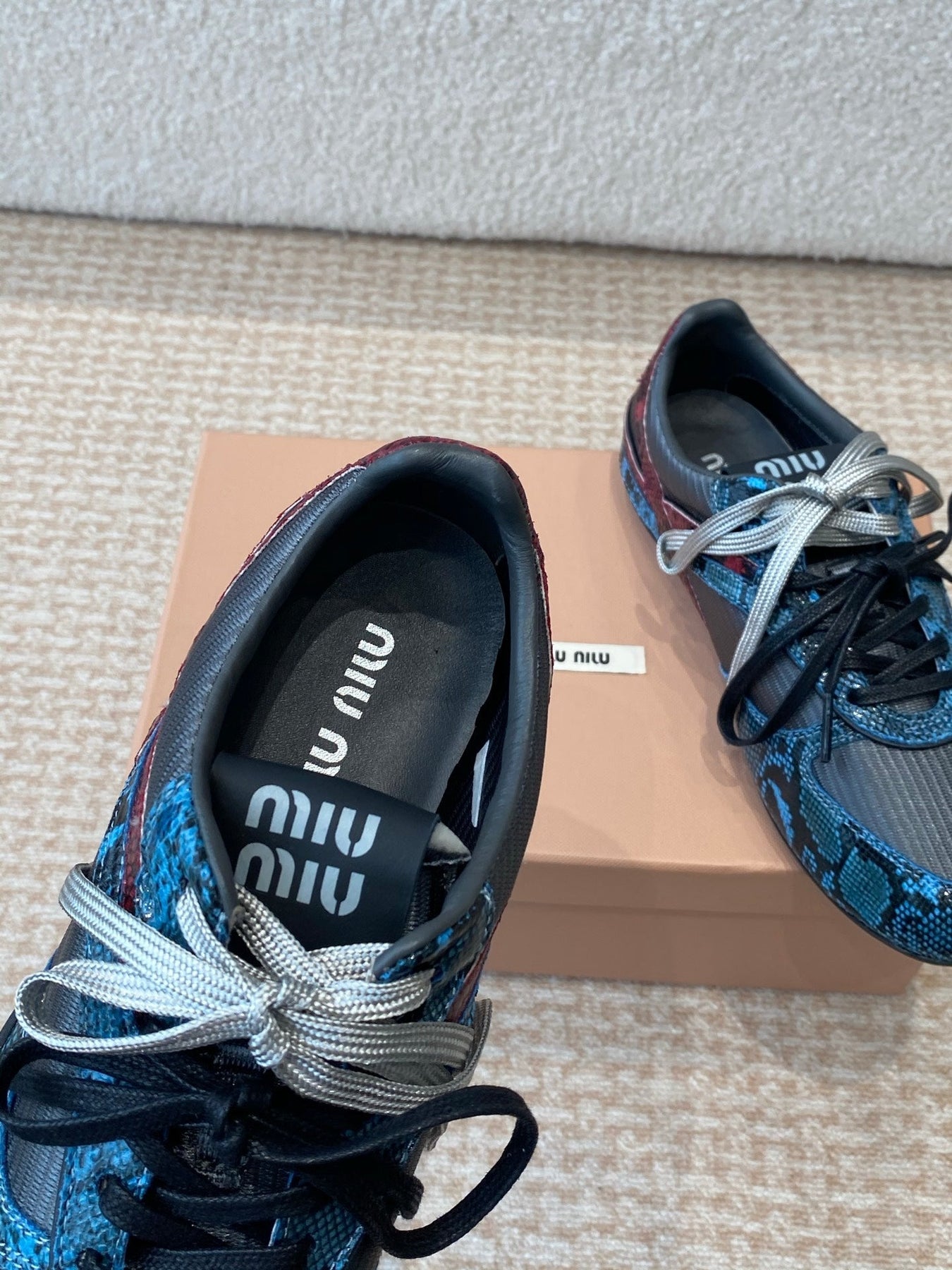 GYMNASIUM SNEAKER IN BLACK FABRIC AND BLUE SNAKE EFFECT CALFSKIN