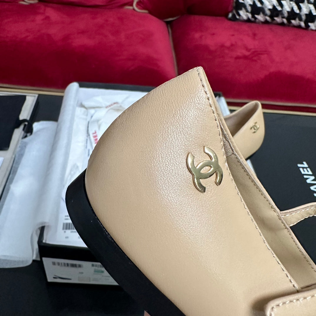 MARY JANE SHOES IN BEIGE CREAM CALFSKIN AND BLACK SATIN