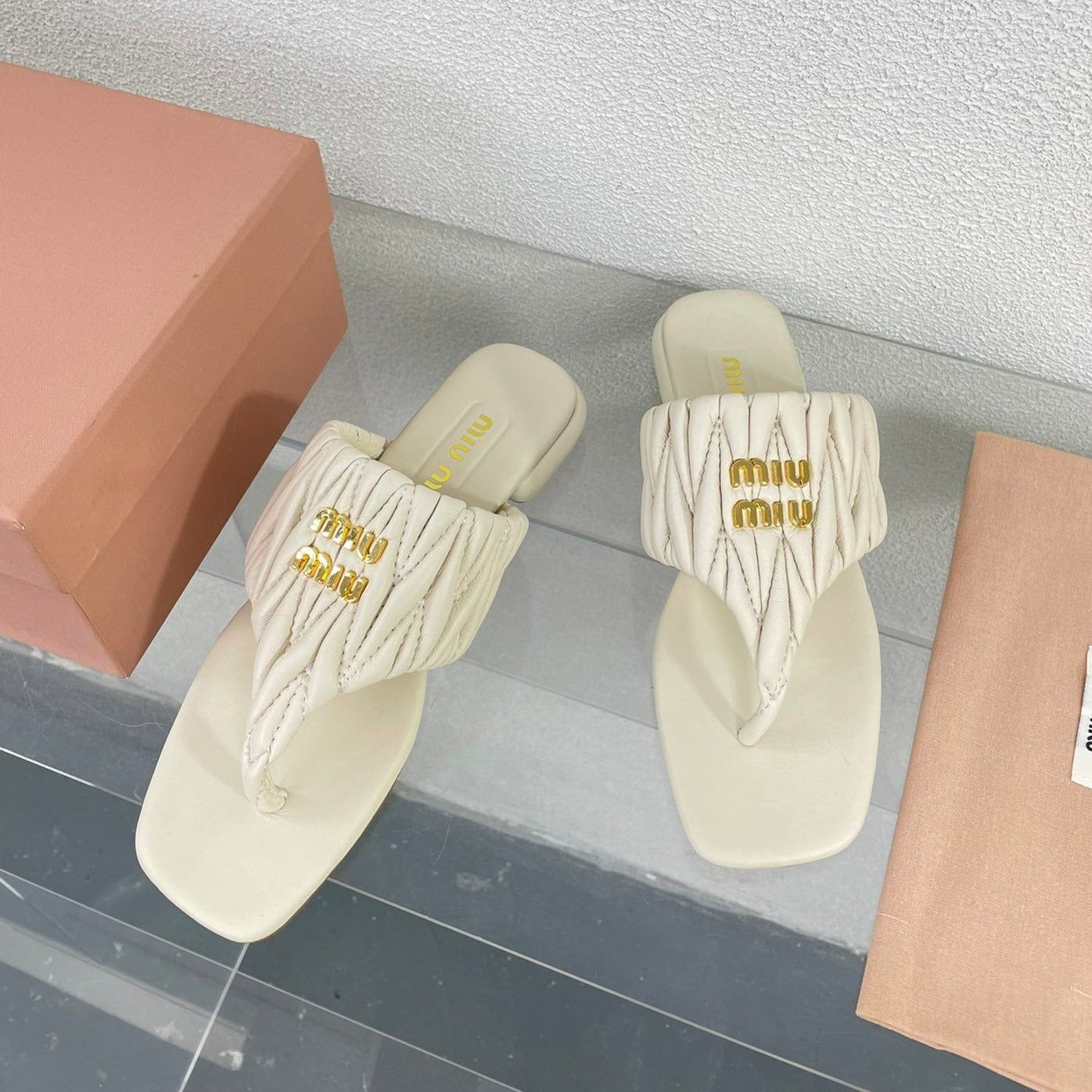 Flip-Flops Cream Leather Stylized