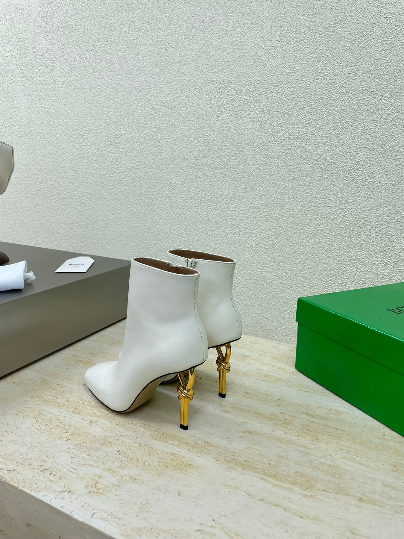 KNOT ANKLE BOOT IN WHITE CALFSKIN WITH GOLD METAL HEEL 9 CM