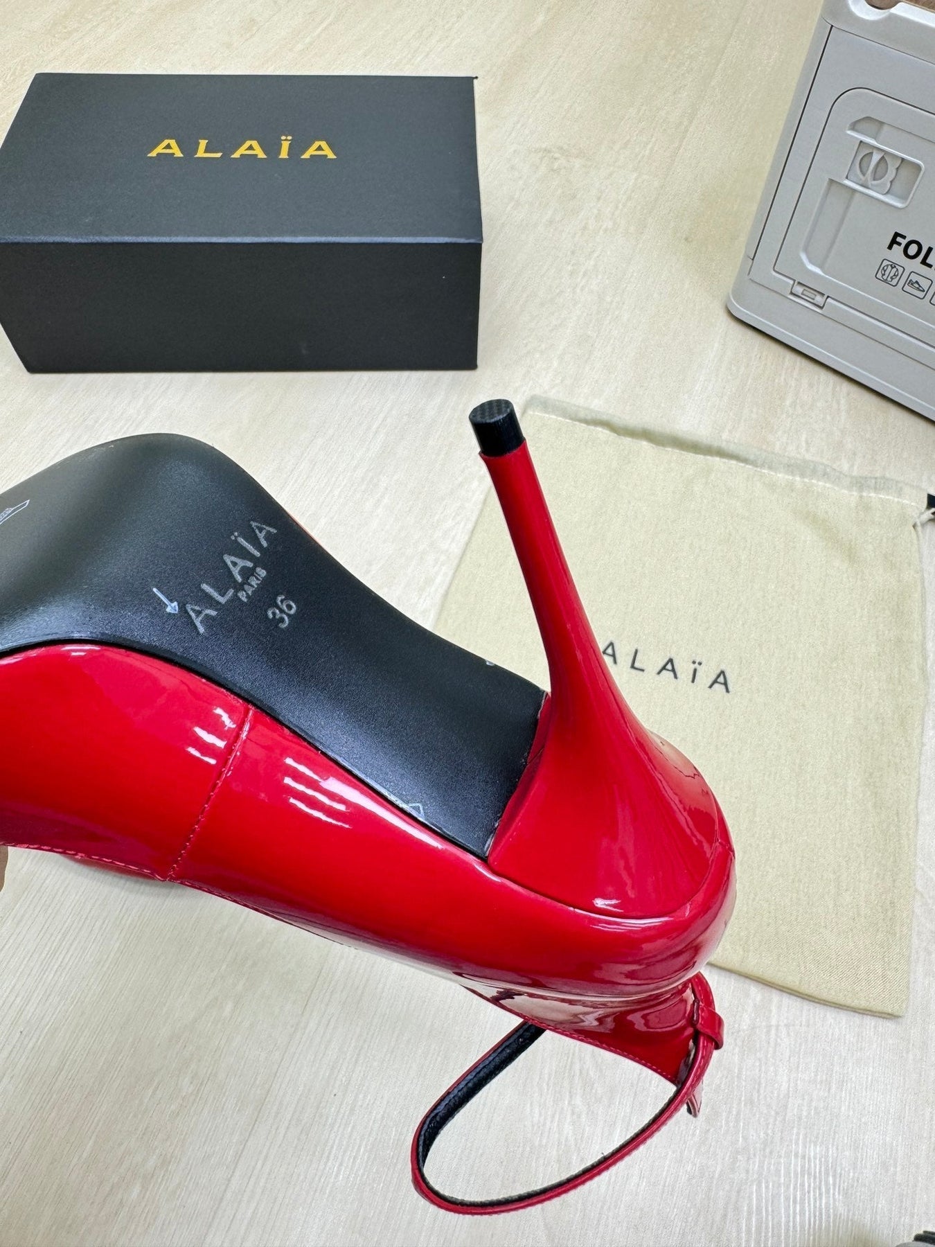 DECOLLETE PUMPS IN CHERRY RED PATENT CALFSKIN