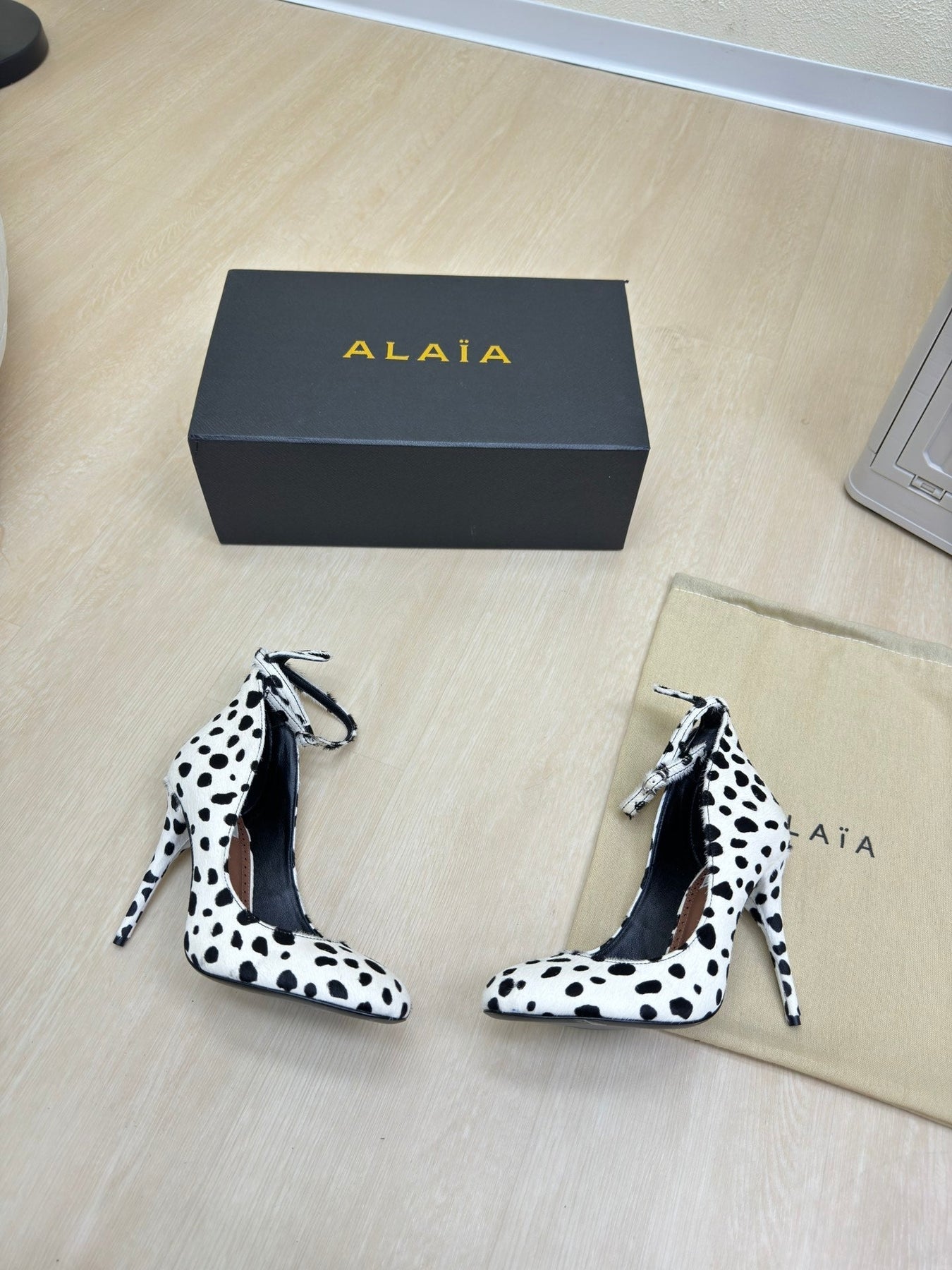 DECOLLETE PUMPS IN BLACK MIX WHITE DOTS HAIRCALF