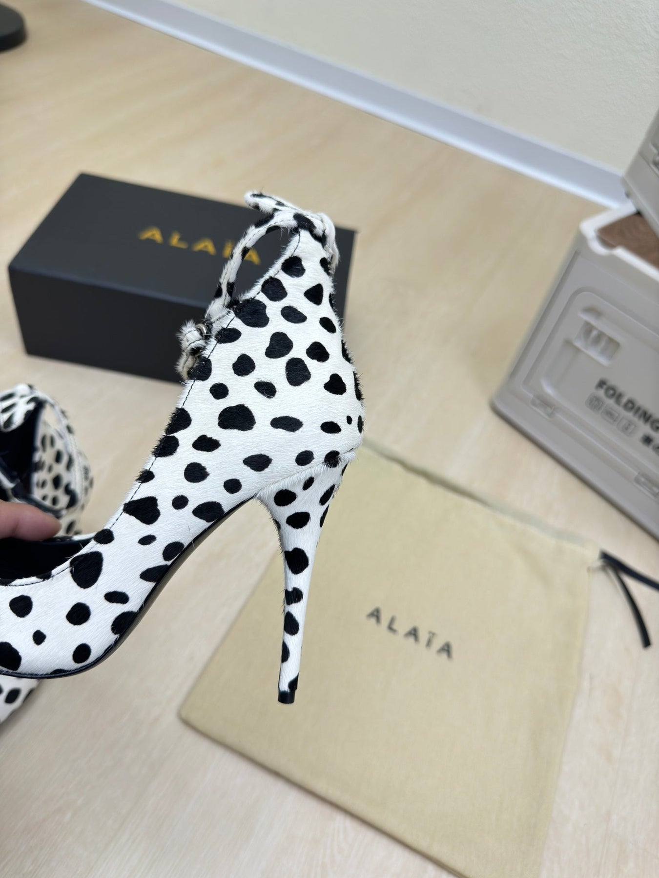 DECOLLETE PUMPS IN BLACK MIX WHITE DOTS HAIRCALF