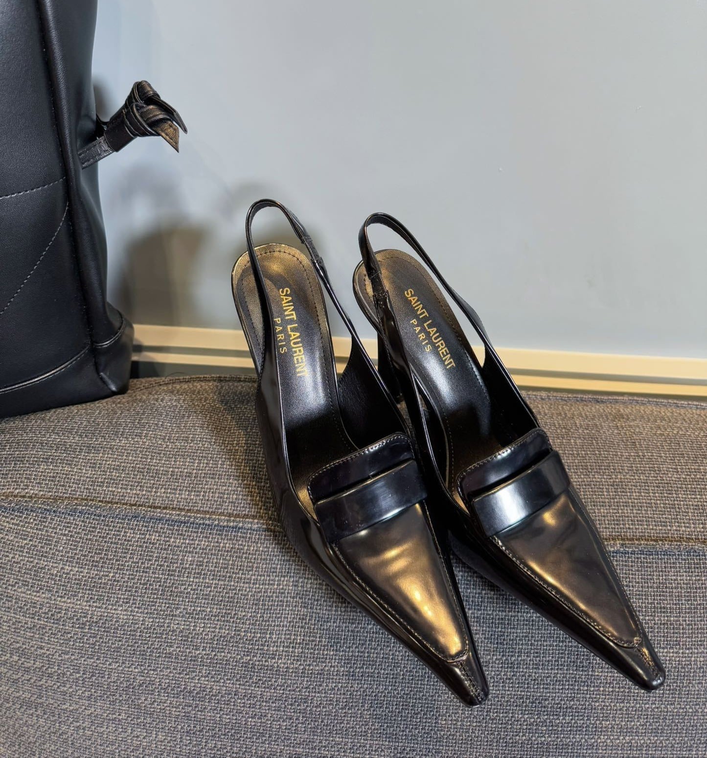 POINTED-TOE SLINGBACK PUMPS IN BLACK SHINY CALFSKIN