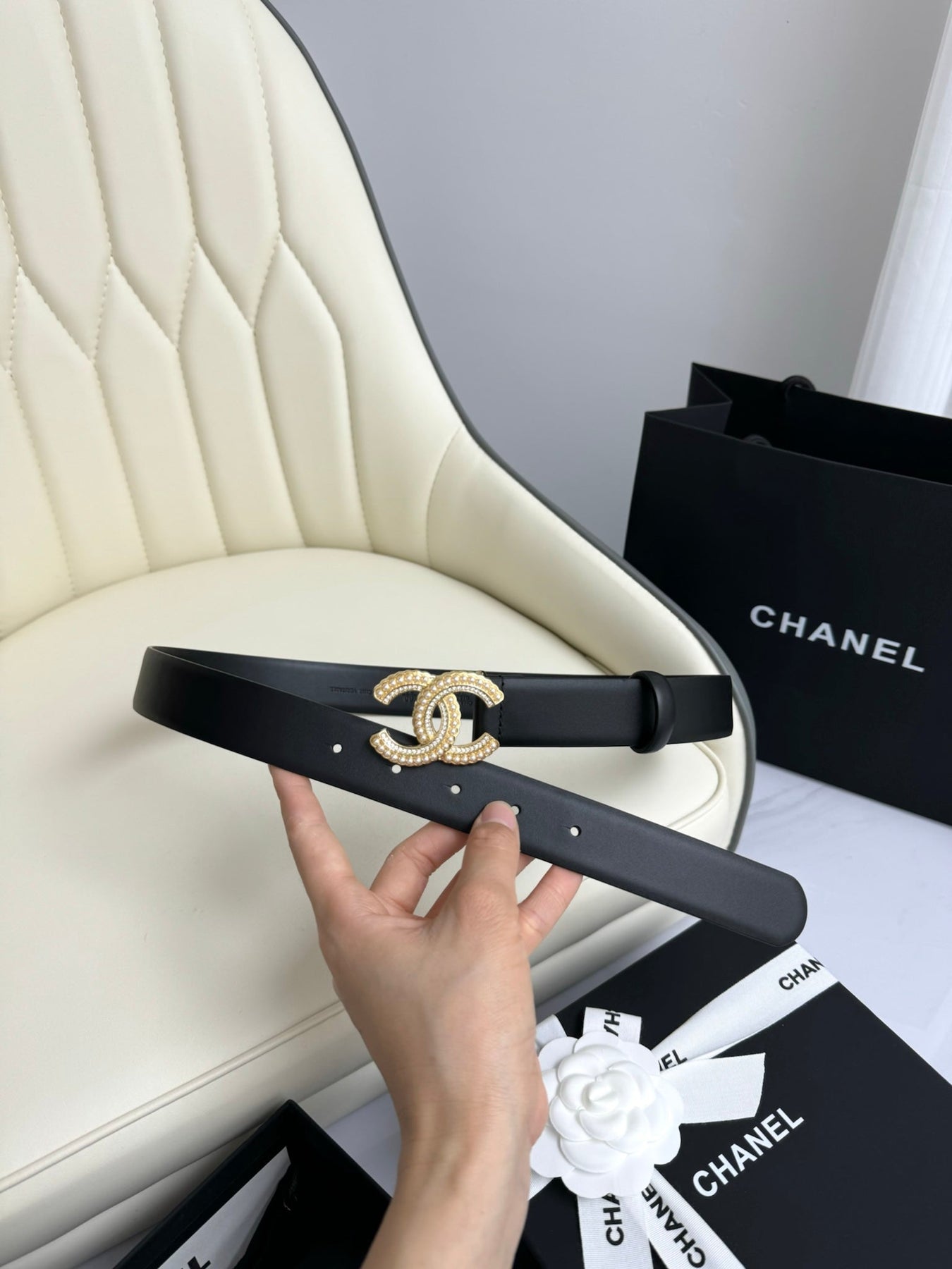 CC BELT 30MM IN BLACK SMOOTH CALFSKIN GOLD HARDWARE ATTACH PEARLS