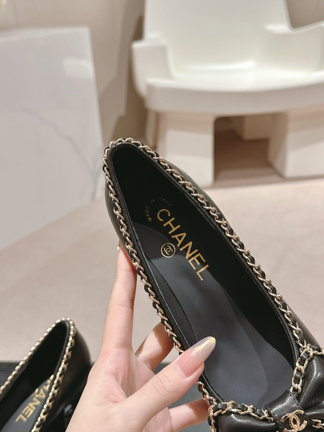BOWKNOT HIGH HEELS IN BLACK SHEEPSKIN