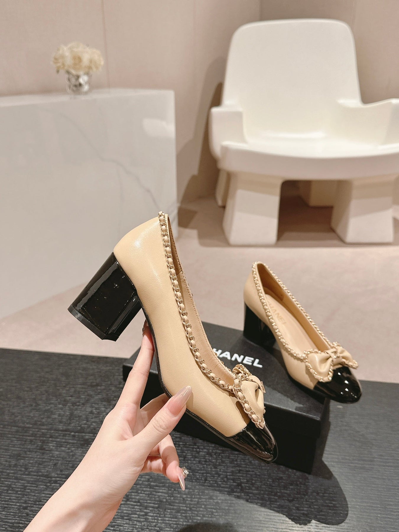 BOWKNOT HIGH HEELS IN BEIGE CREAM MIX BLACK SHEEPSKIN