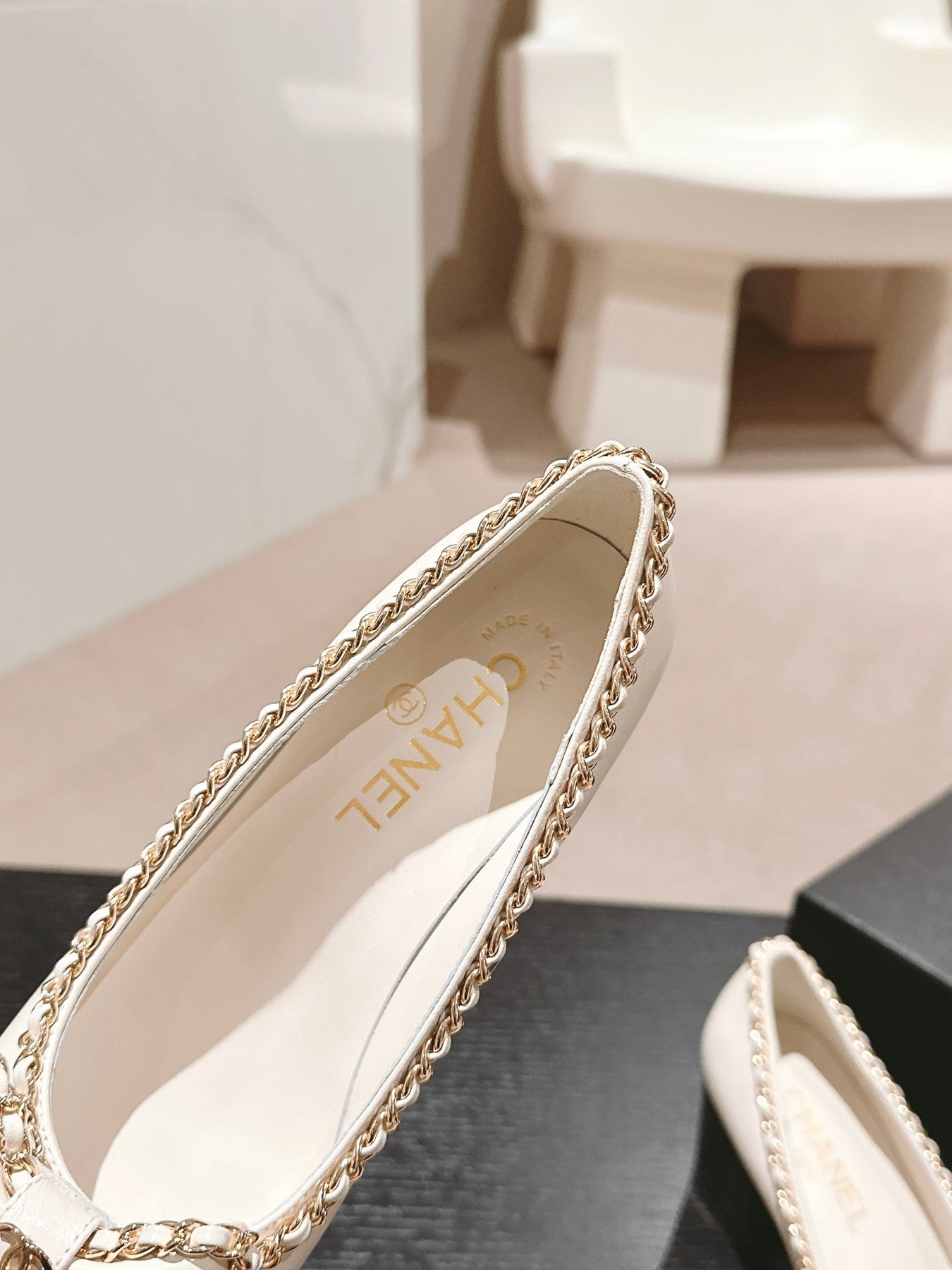 BOWKNOT HIGH HEELS IN WHITE MIX BLACK SHEEPSKIN