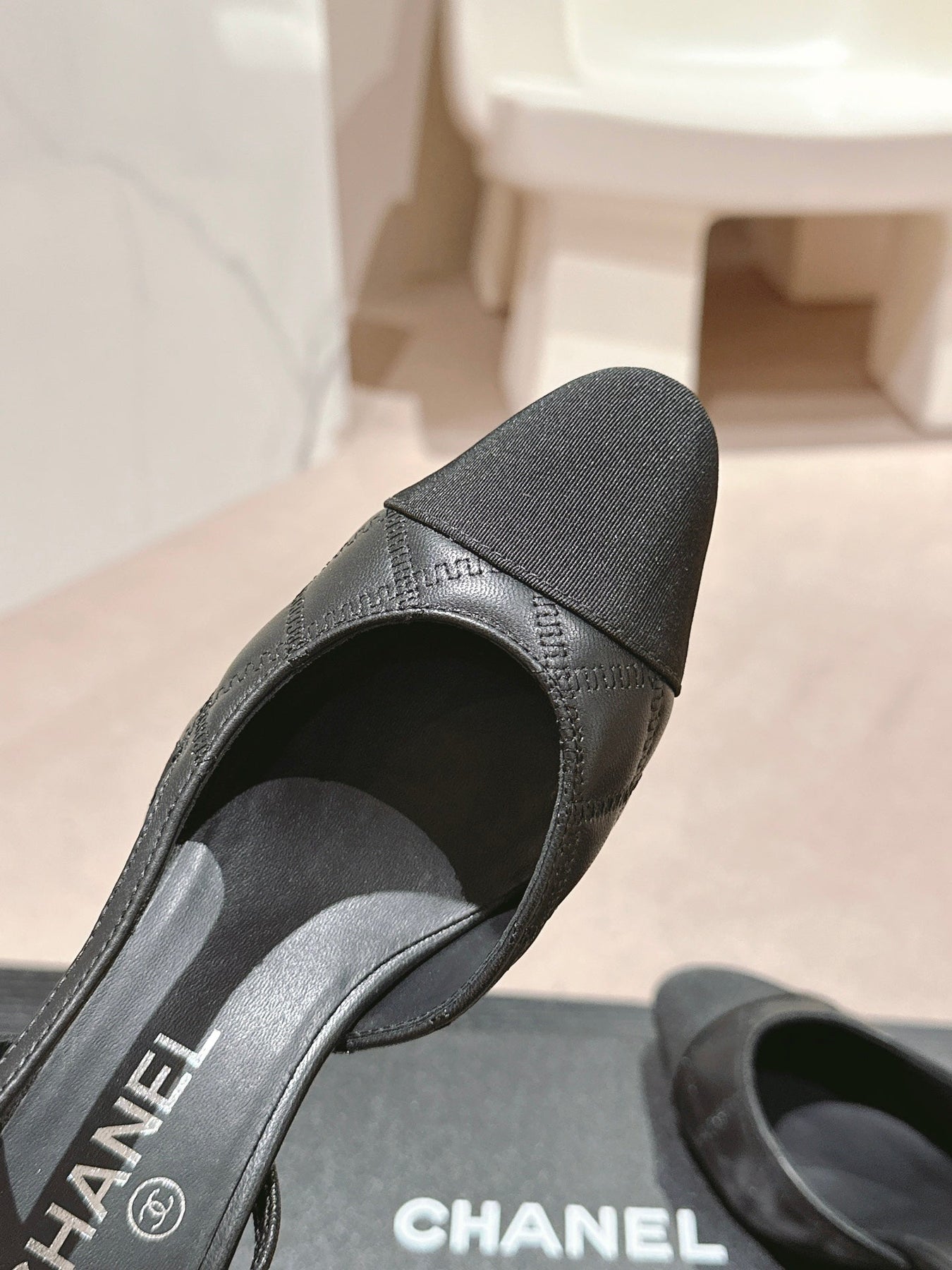 HIGH SLINGBACKS IN BLACK LAMBSKIN AND SATIN