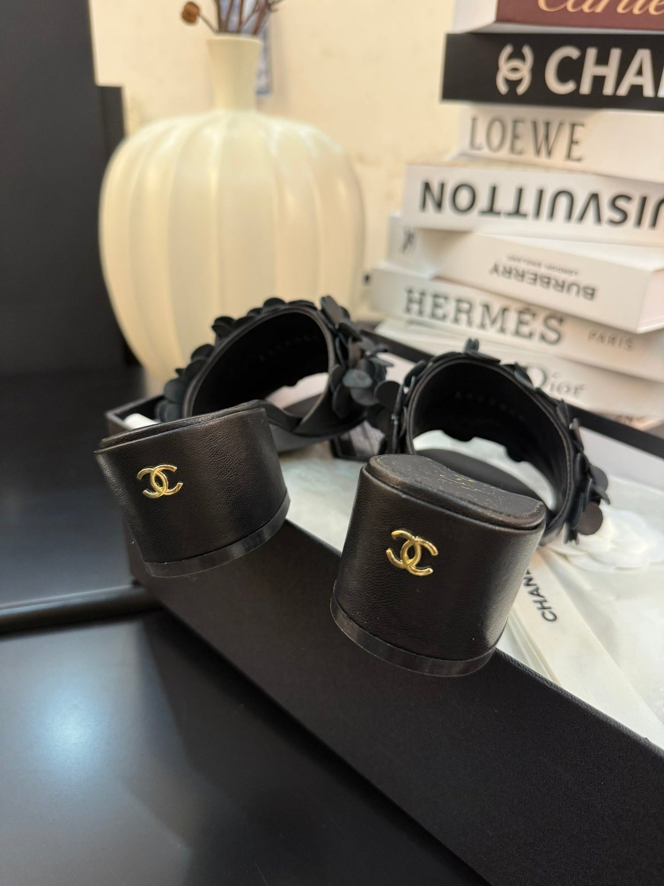 MID HEEL 45 MM MULE IN BLACK CALFSKIN