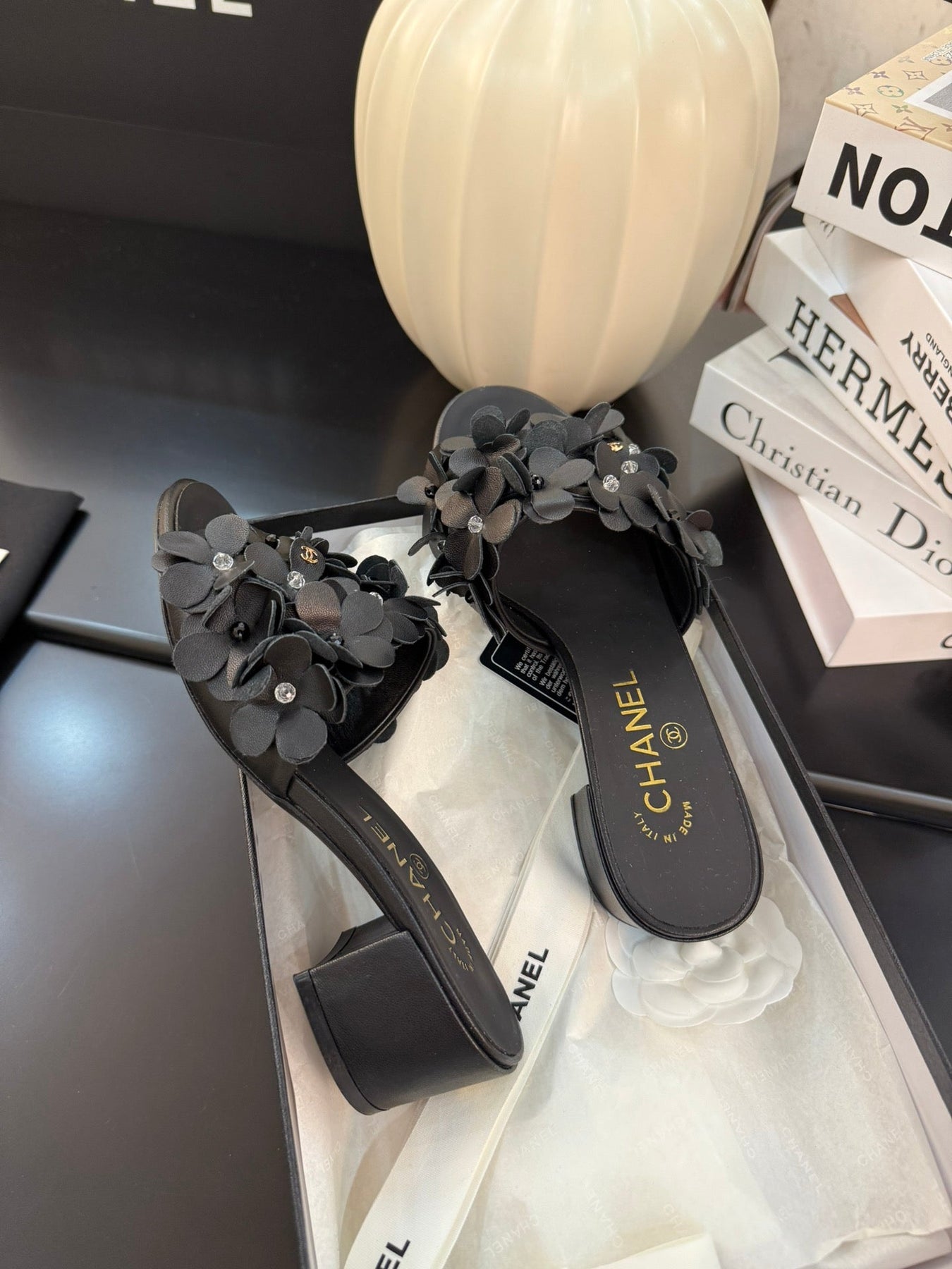 MID HEEL 45 MM MULE IN BLACK CALFSKIN