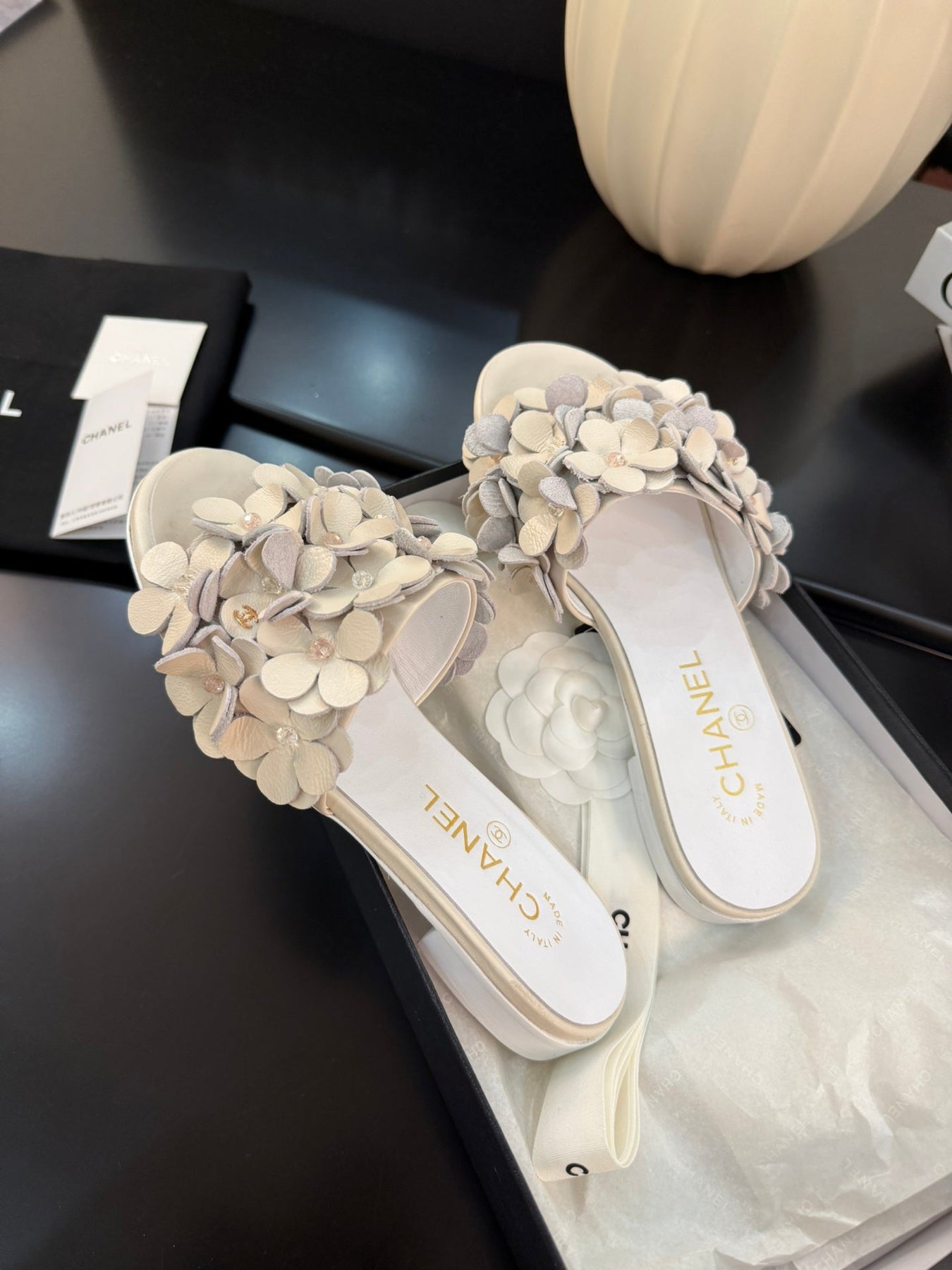 FLAT MULE 15 MM IN PALE GRAY CALFSKIN