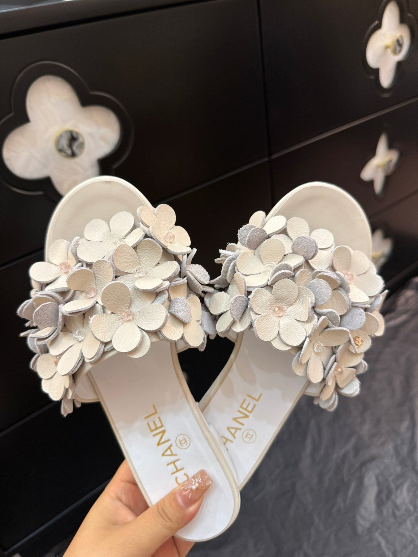 FLAT MULE 15 MM IN PALE GRAY CALFSKIN