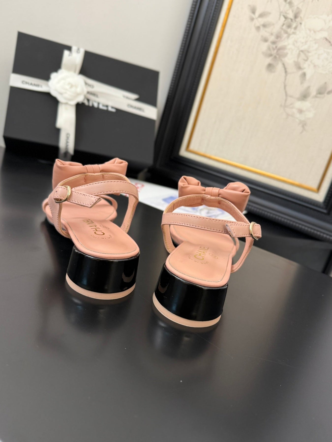 FLAT SANDALS IN PEACHY PINK CALFSKIN WITH BOW