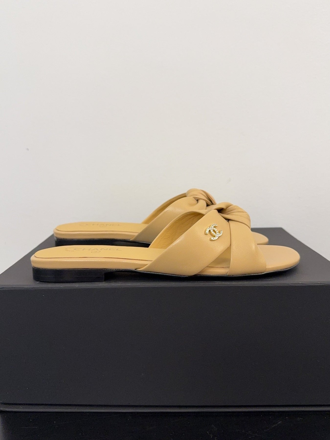 LACE MULE 2 CM IN SUN YELLOW LAMBSKIN