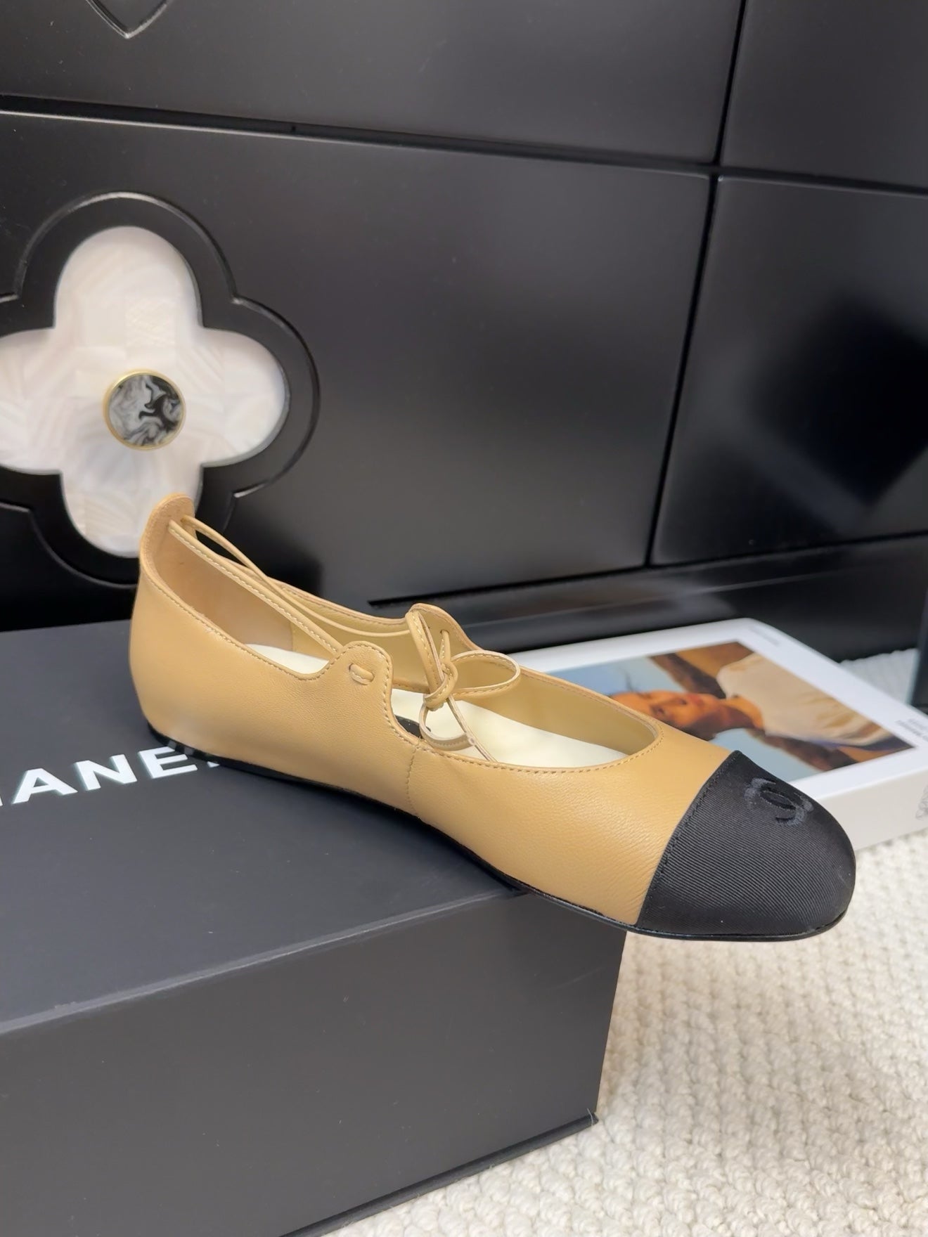 FLAT MARY JANE PUMPS IN SUN YELLOW LAMBSKIN MIX BLACK FABRIC