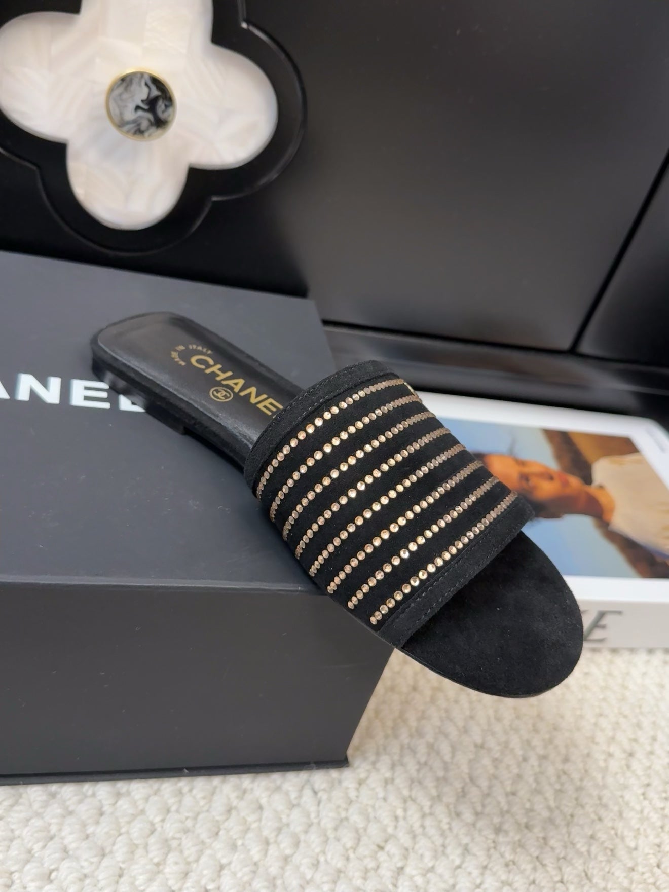 FLAT SLIDE IN BLACK SUEDE WITH CRYSTALS