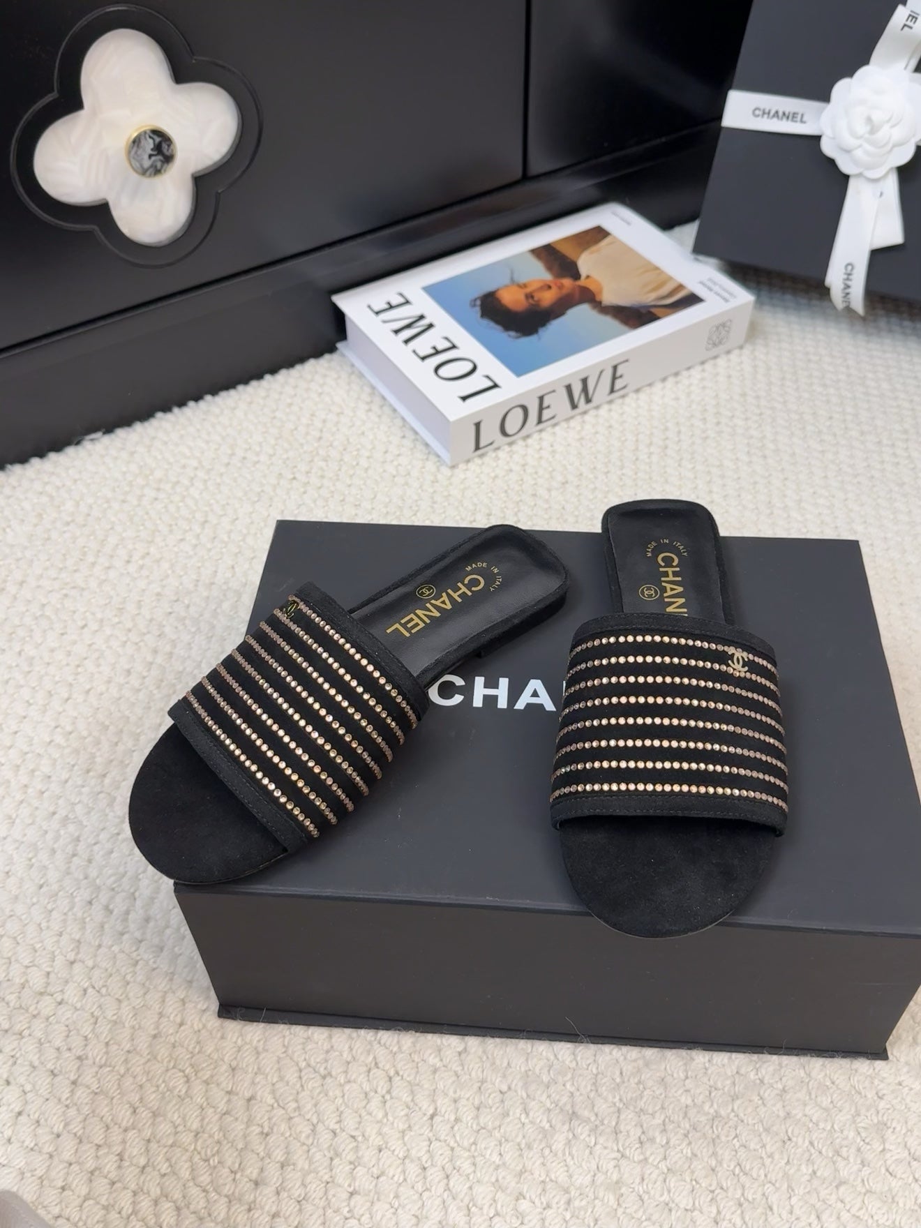 FLAT SLIDE IN BLACK SUEDE WITH CRYSTALS