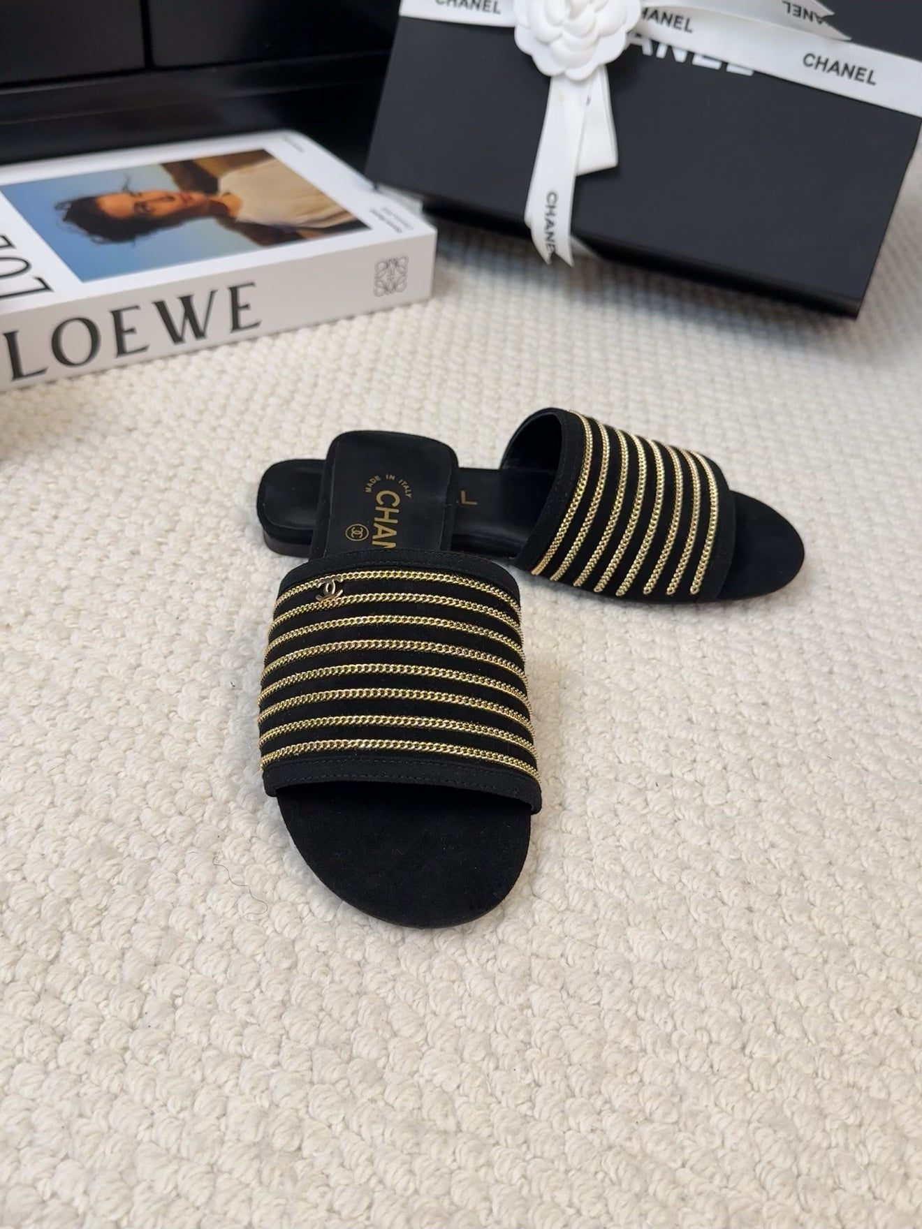 FLAT SLIDE IN BLACK SUEDE WITH GOLD CRYSTALS