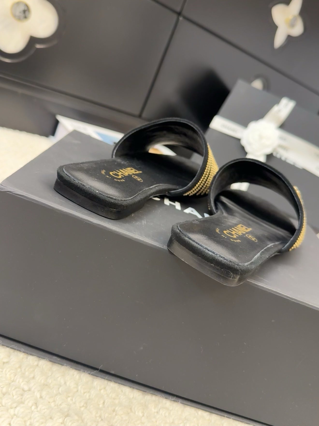 FLAT SLIDE IN BLACK SUEDE WITH GOLD CRYSTALS