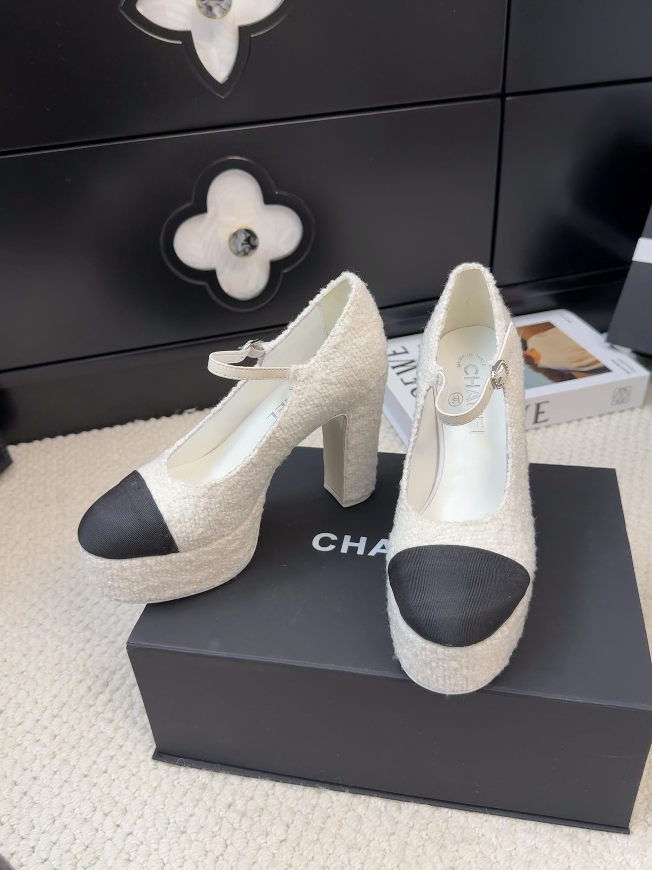 FLATFORM SANDAL IN WHITE TWEED AND BLACK FABRIC