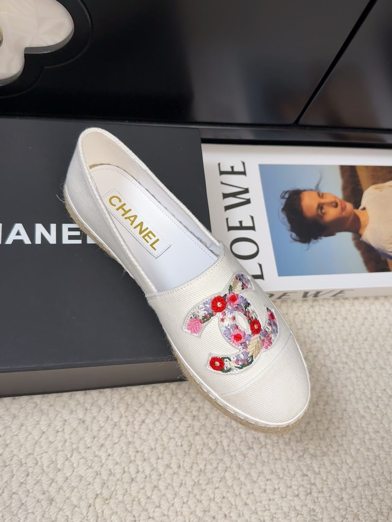 LOAFER IN WHITE CANVAS WITH COLORFUL LOGO
