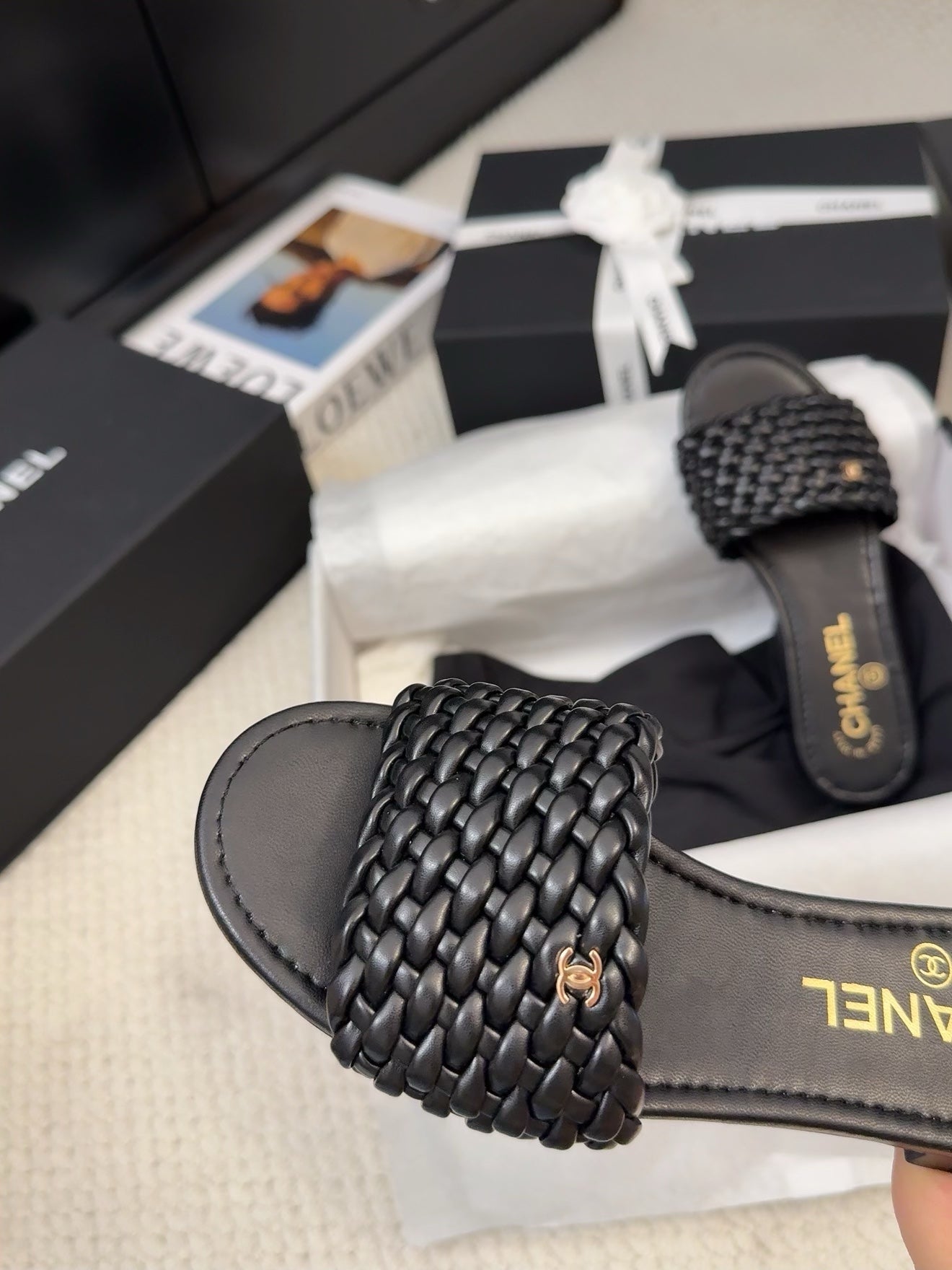 FLAT SLIDES IN BLACK LAMBSKIN