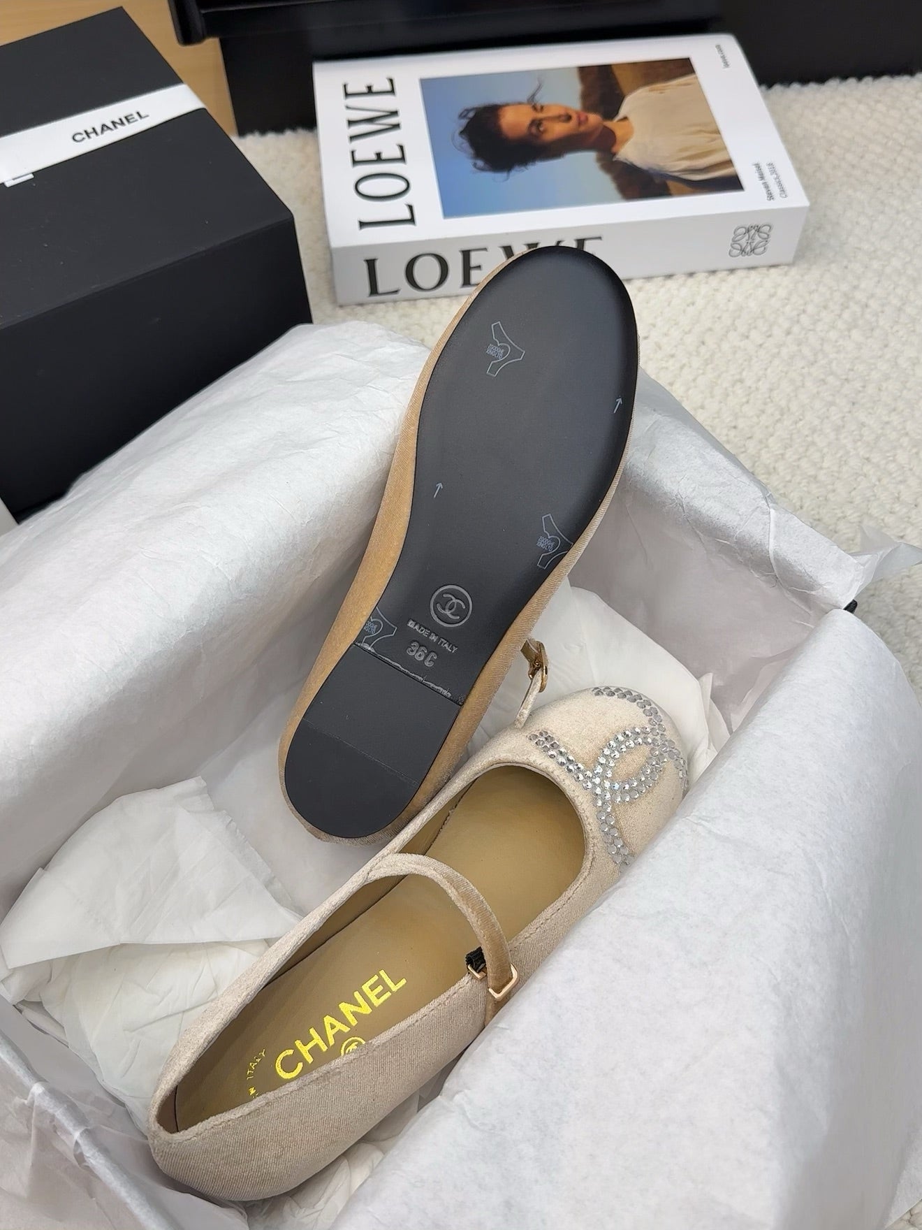 MARY JANE SHOES IN SAND BROWN VELVET WITH CRYSTALS LOGO