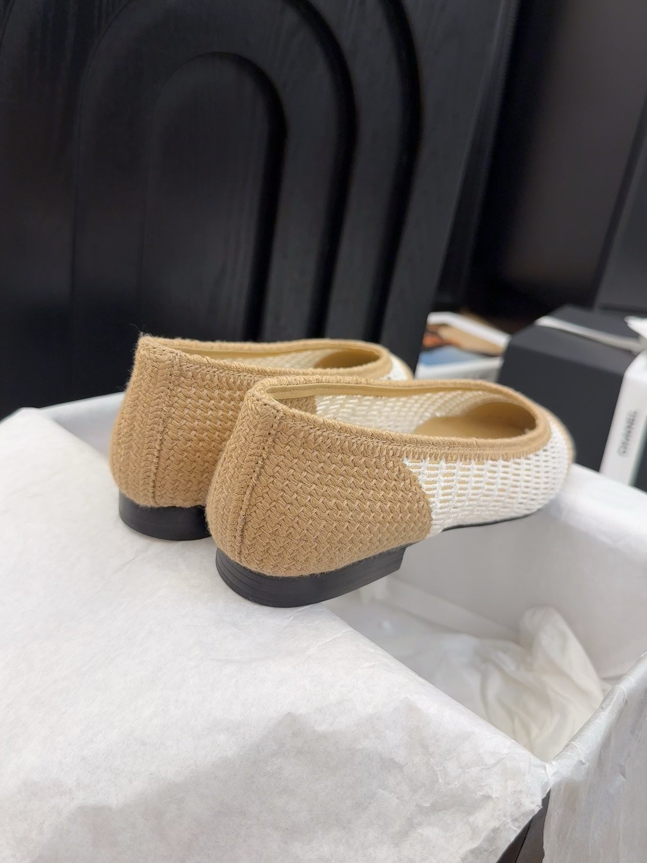 BALLERINAS IN WHITE MIX PEANUT BROWN RAFFIA