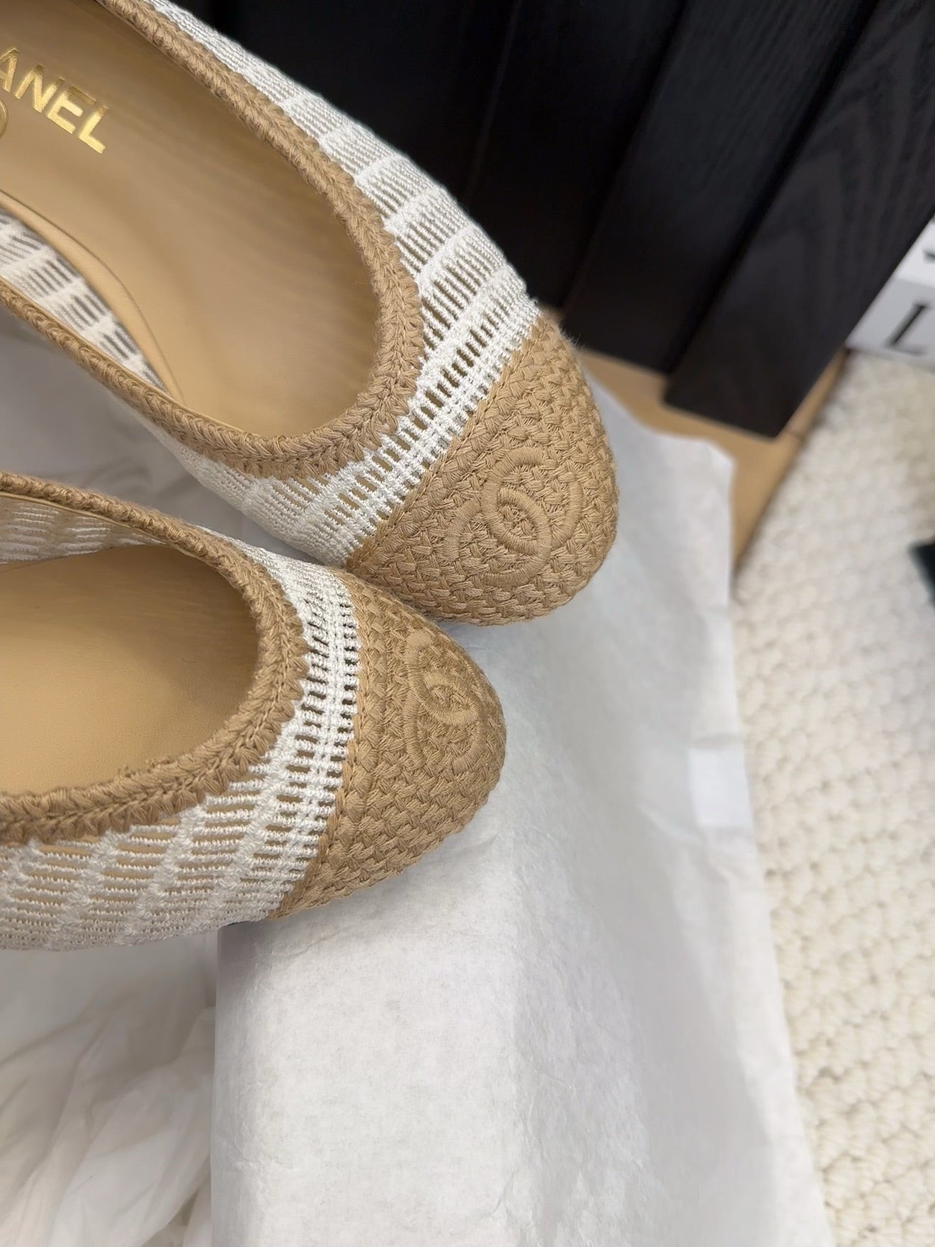BALLERINAS IN WHITE MIX PEANUT BROWN RAFFIA