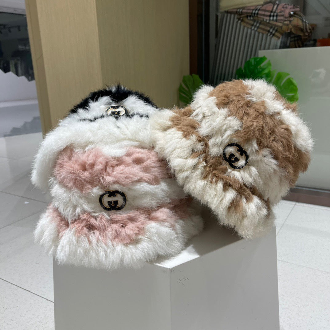 BUCKET HAT IN BLACK MIX WHITE RABBIT FUR 404640