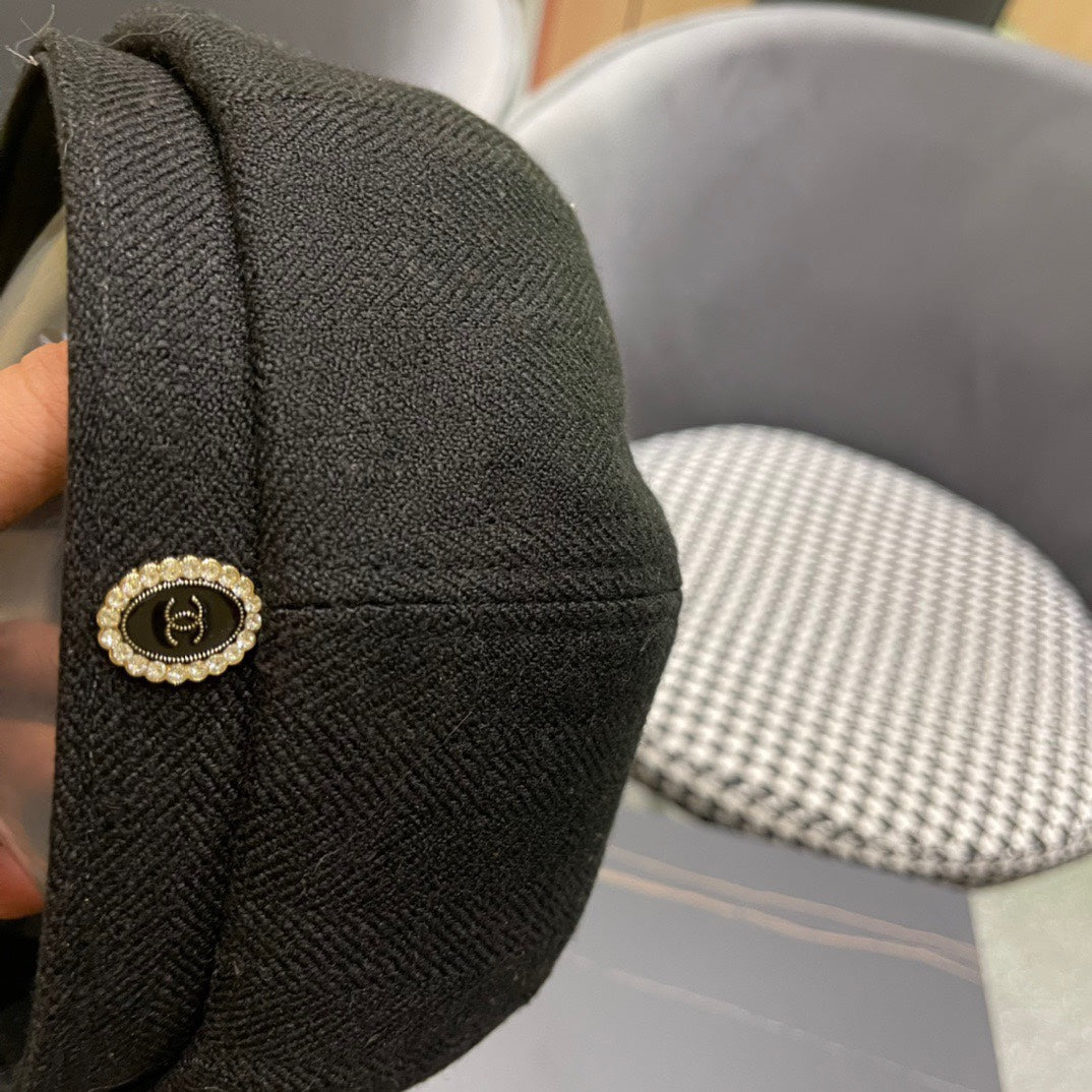 BERET HAT IN BLACK FABRIC 420941