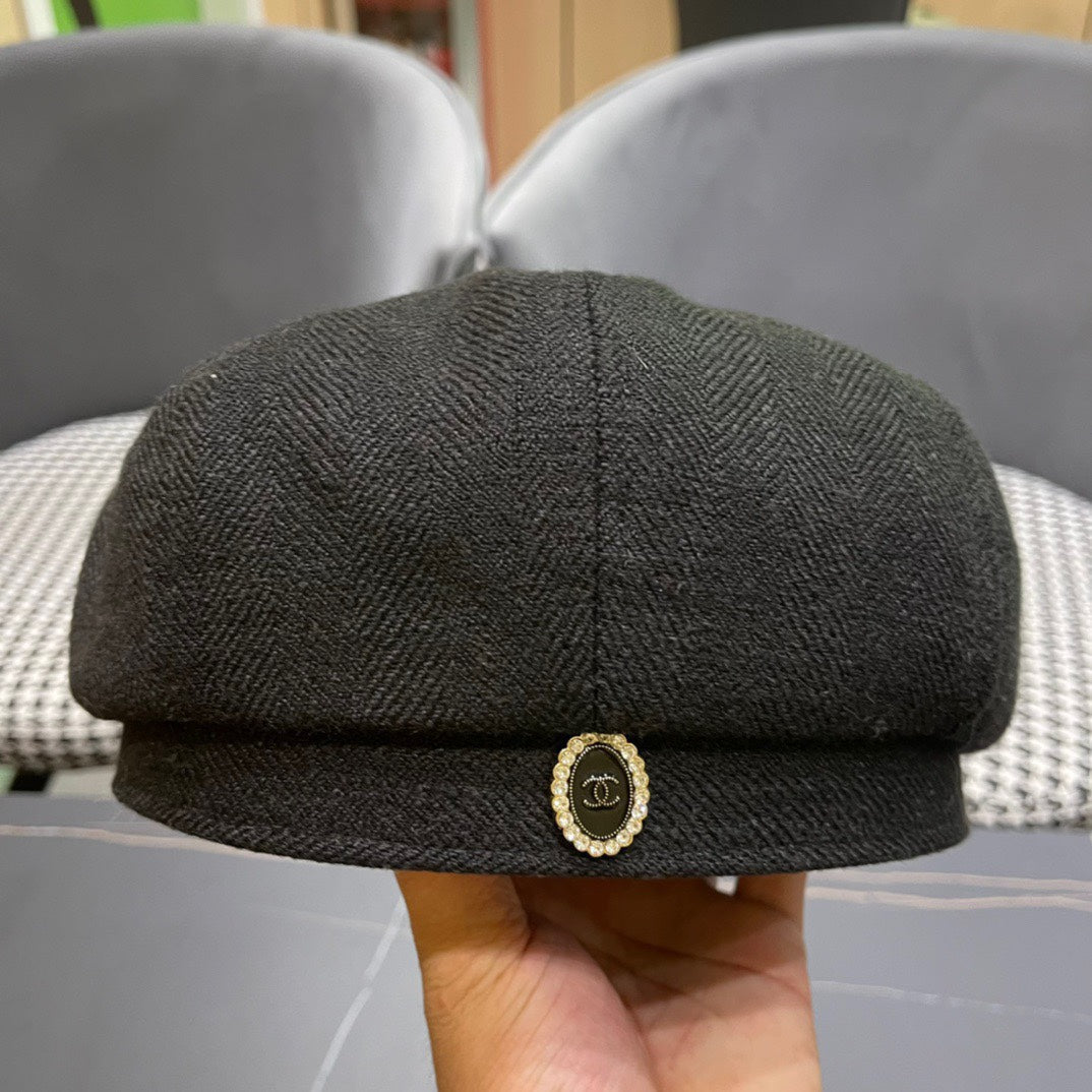 BERET HAT IN BLACK FABRIC 420941