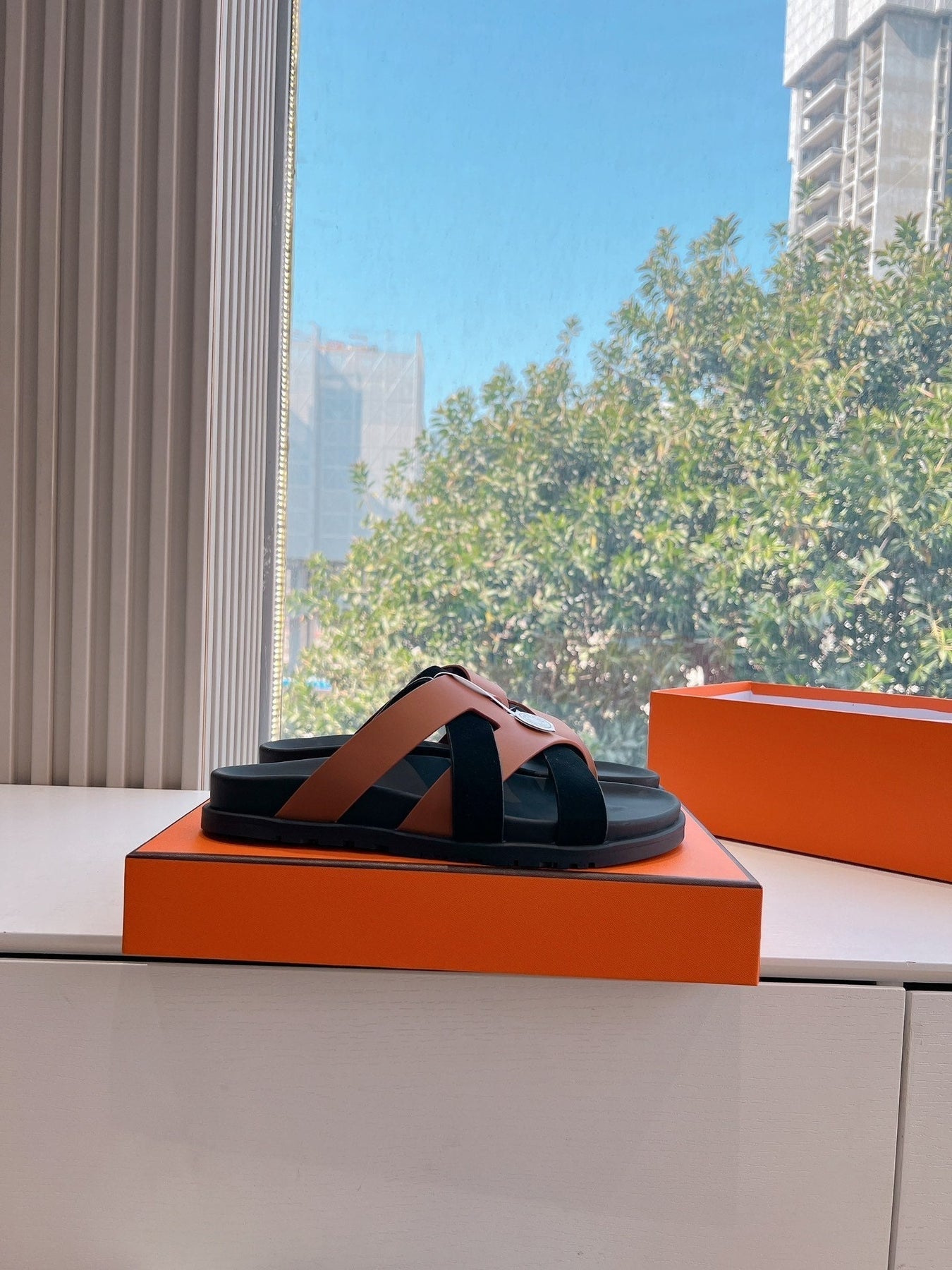 KAZIMIR SANDAL IN BRONZE BROWN CALFSKIN AND BLACK SUEDE