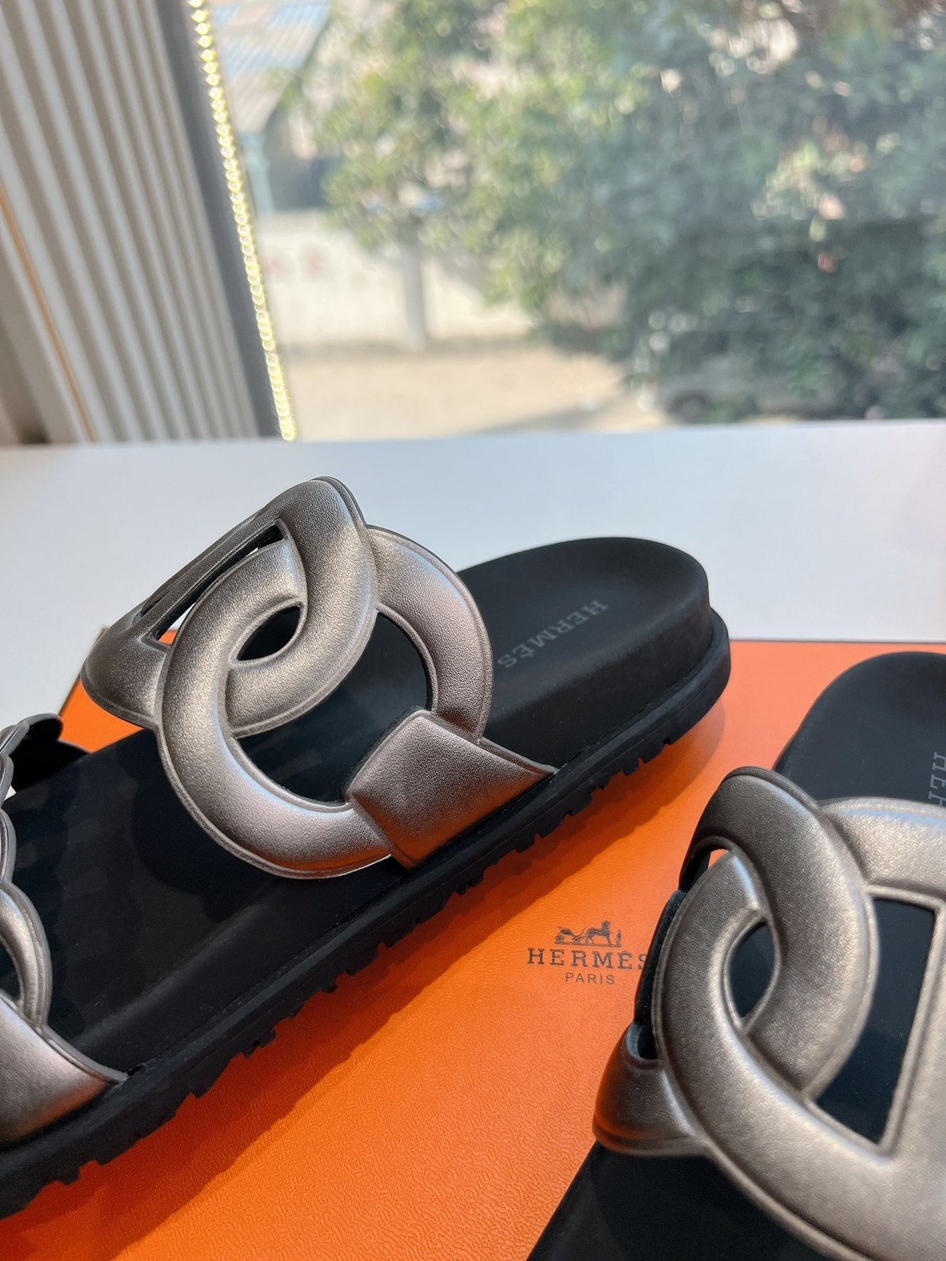 EXTRA SANDAL IN SILVER CALFSKIN