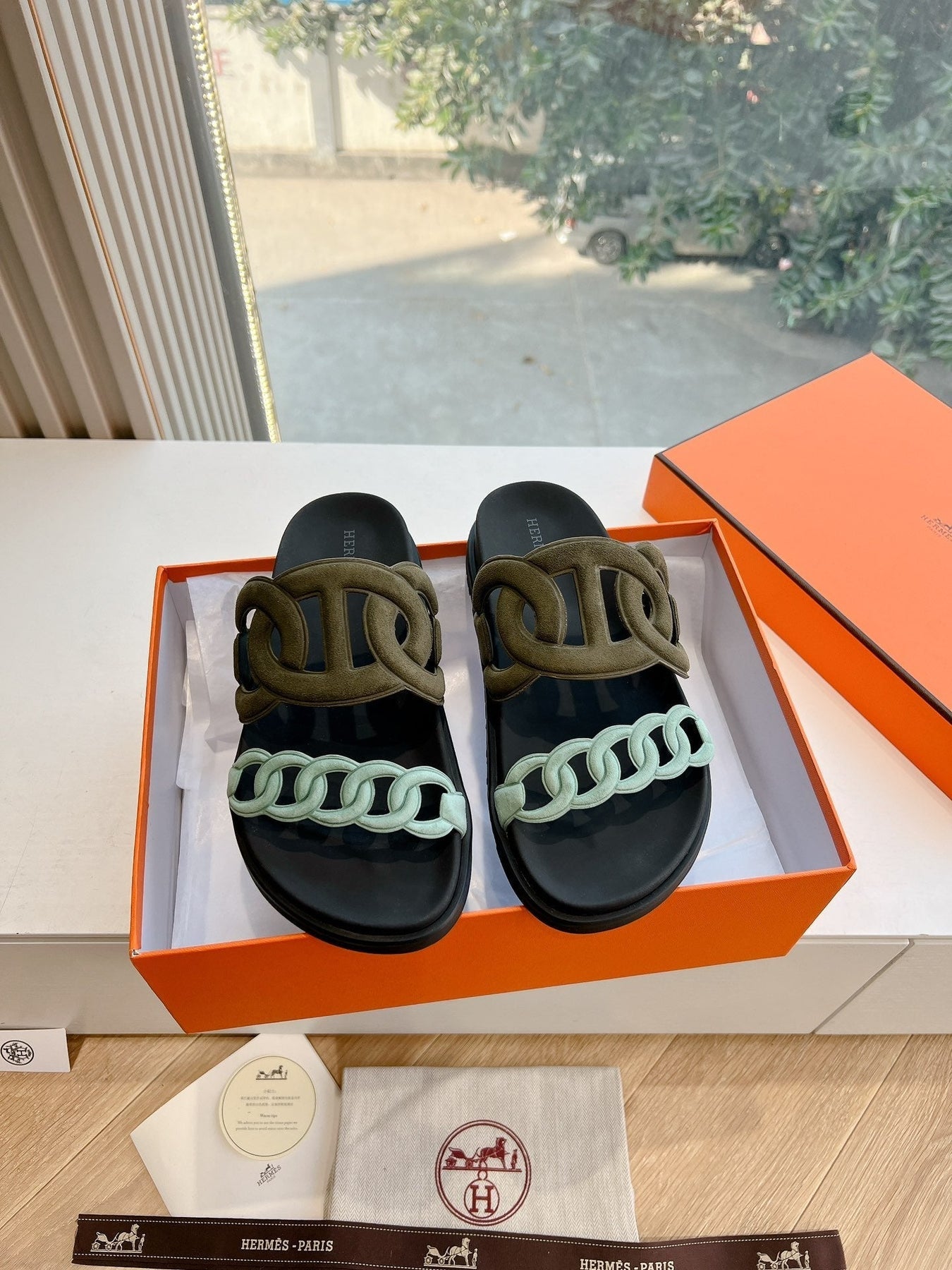 EXTRA SANDAL IN ARMY GREEN MIX ELECTRIC BLUE CALFSKIN