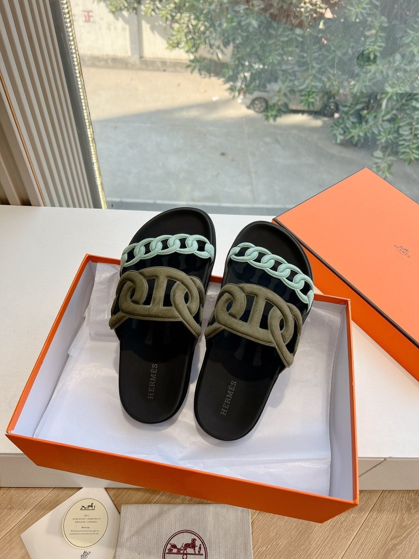 EXTRA SANDAL IN ARMY GREEN MIX ELECTRIC BLUE CALFSKIN