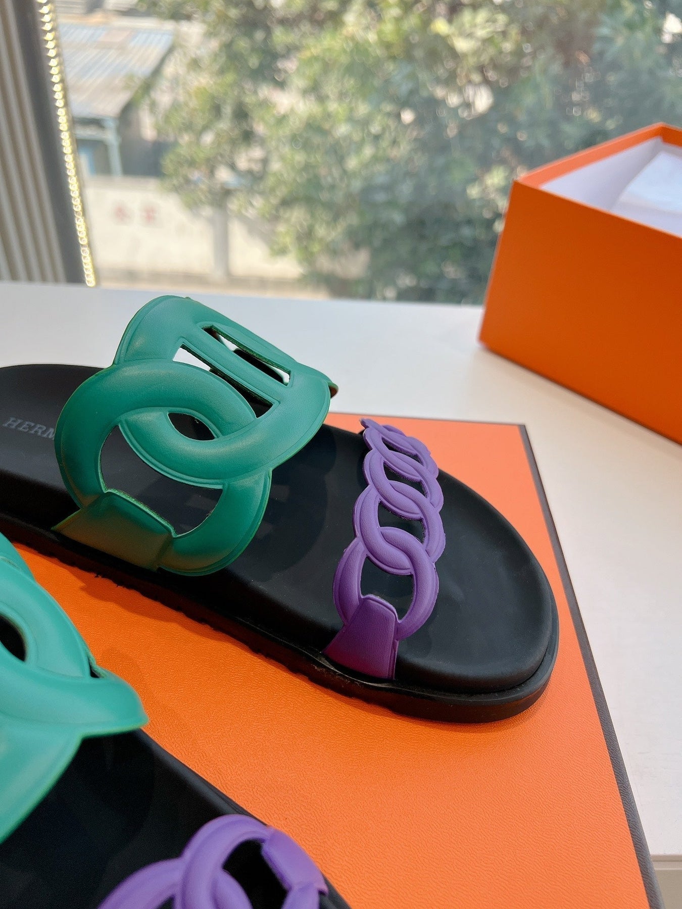 EXTRA SANDAL IN MEDIUM GREEN MIX VIOLET PURPLE CALFSKIN